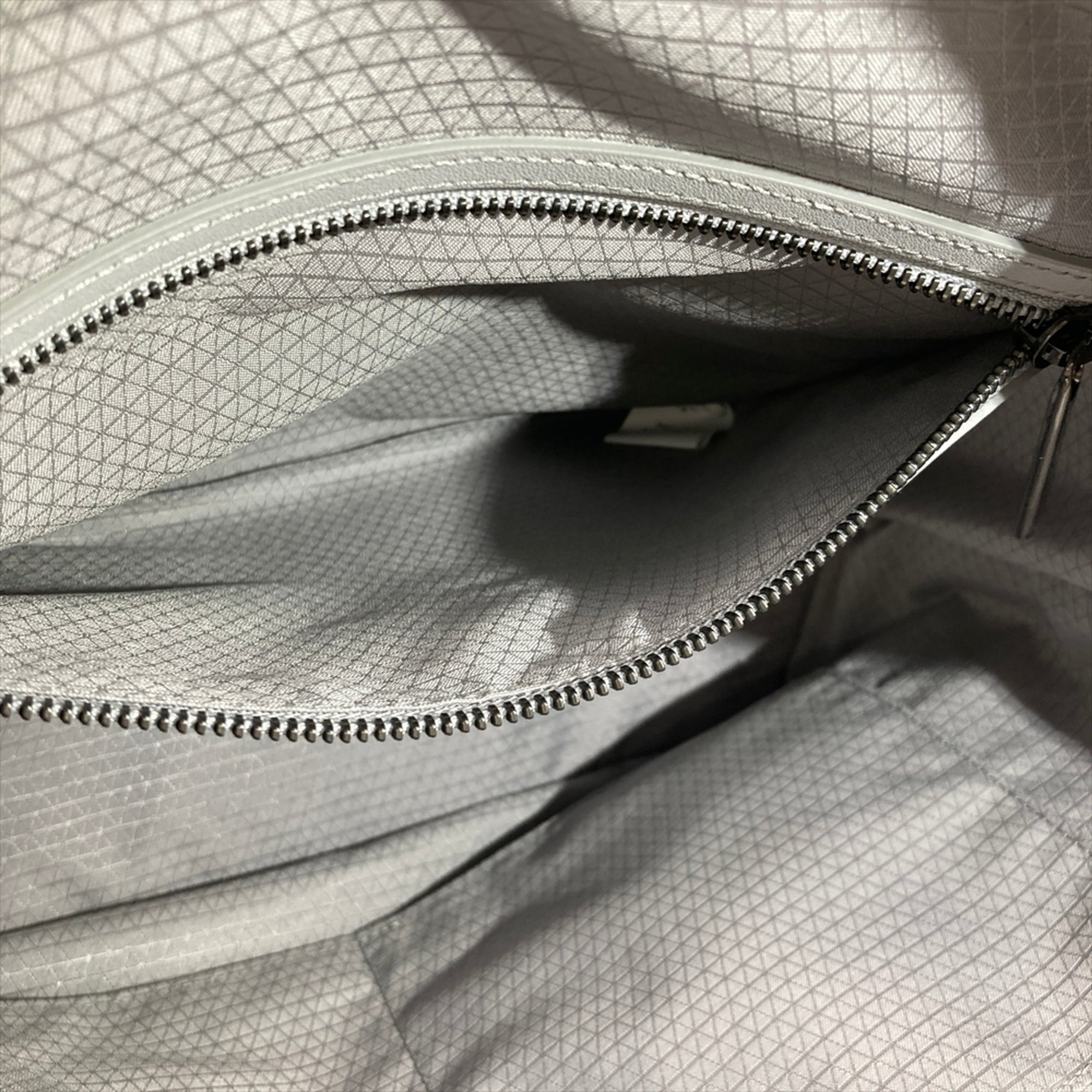 Issey Miyake Gray Leather Polyester Handbag Shoulder Bag (Pre-Owned)