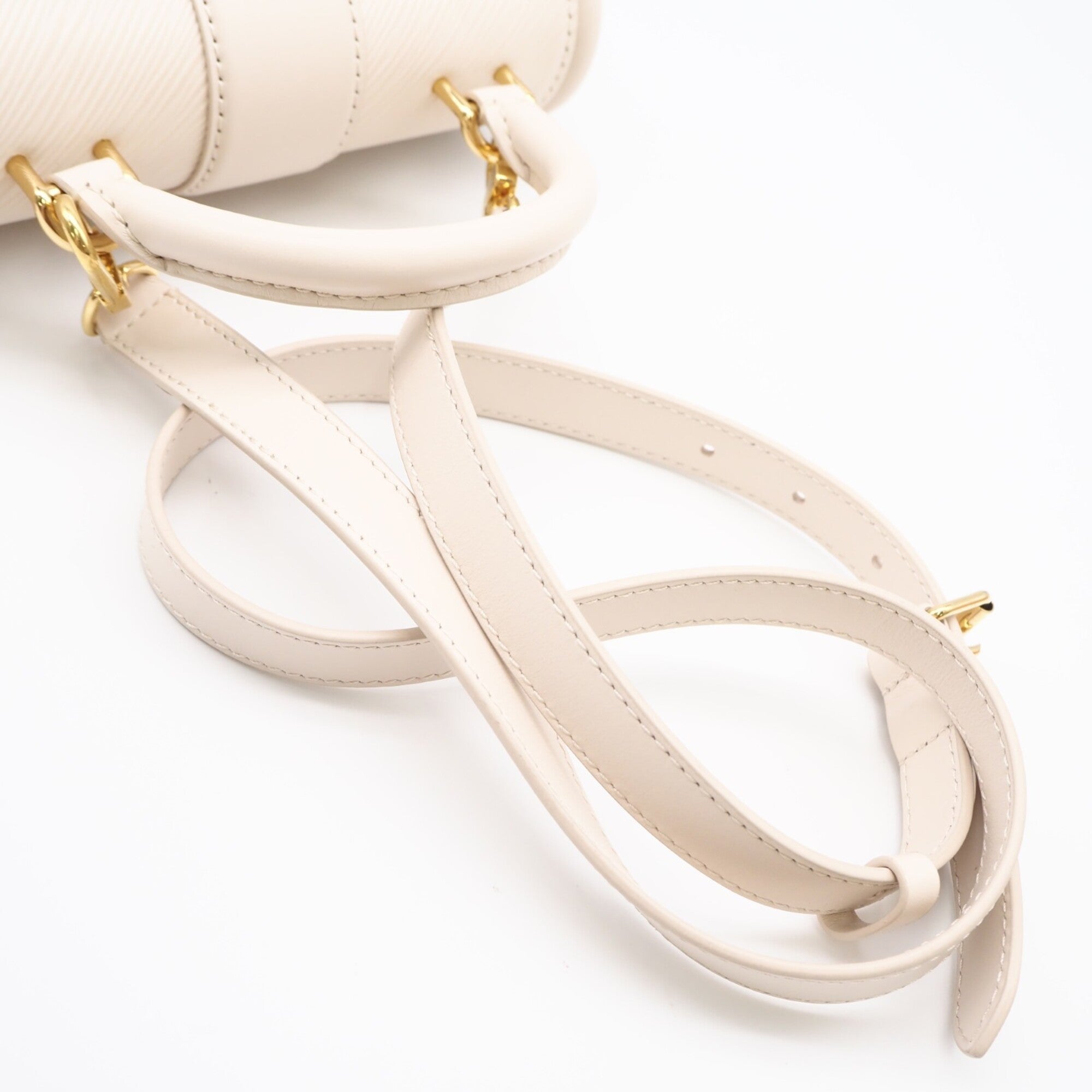 Louis Vuitton Ivory Shoulder Bag (Pre-Owned)