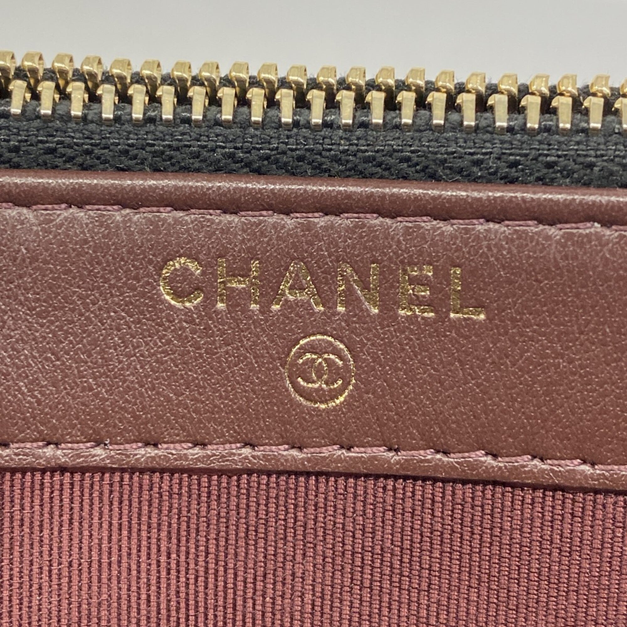Chanel Black Grained Calfskin Shoulder Bag (Pre-Owned)