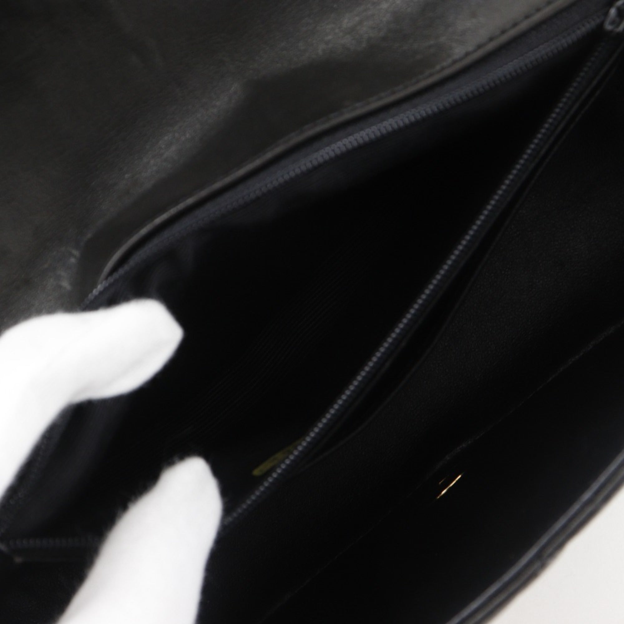 Chanel Matelasse Black Leather Shoulder Bag (Pre-Owned)