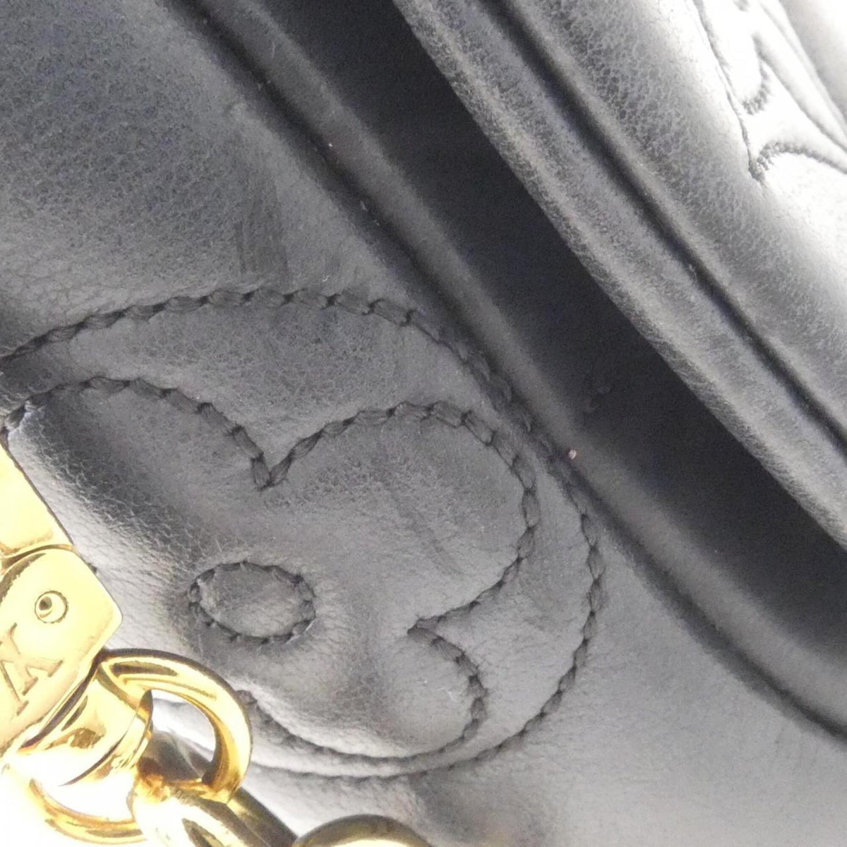 Louis Vuitton Black Leather Shoulder Bag (Pre-Owned)