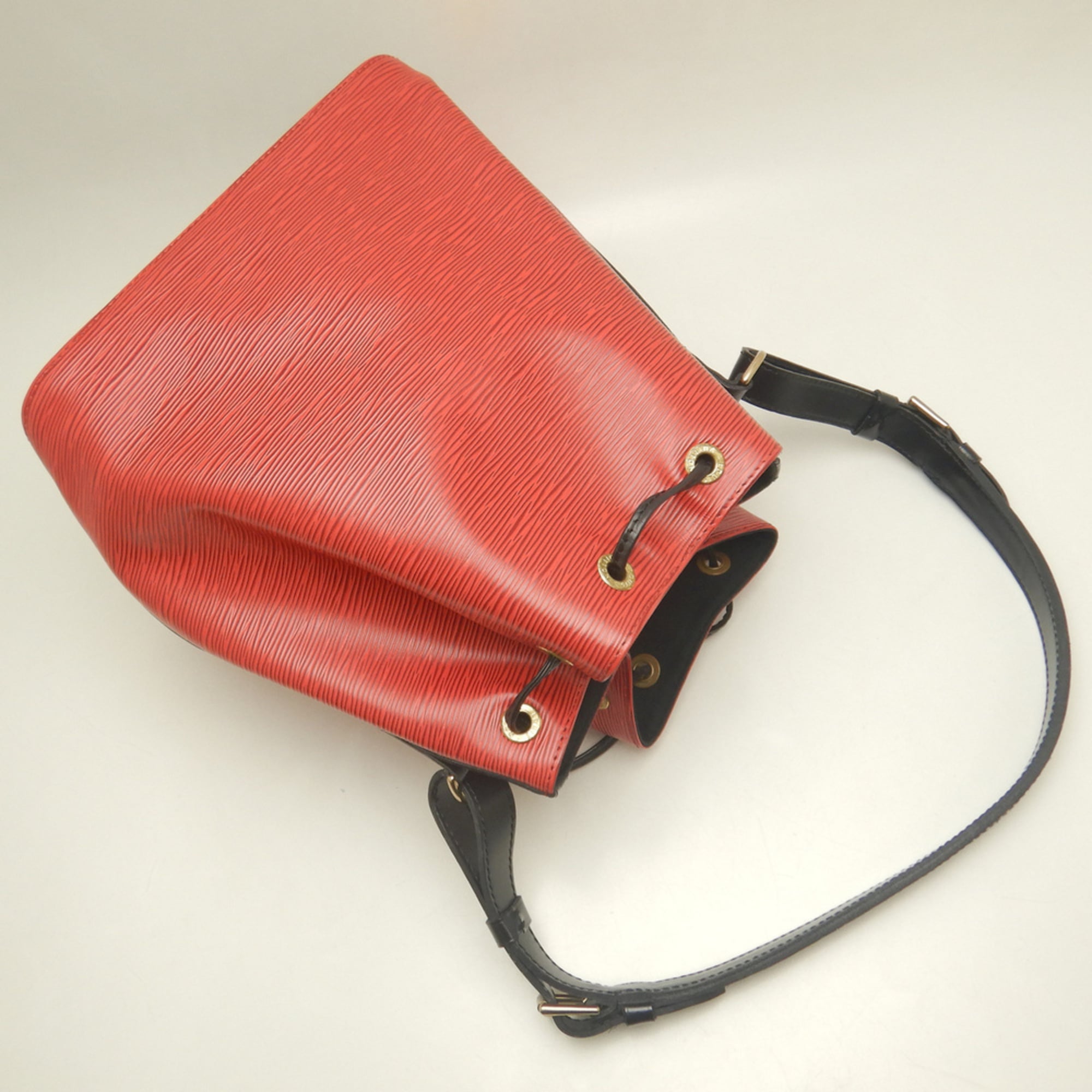 Louis Vuitton Castilian Red Noir Epi Leather Shoulder Bag (Pre-Owned)
