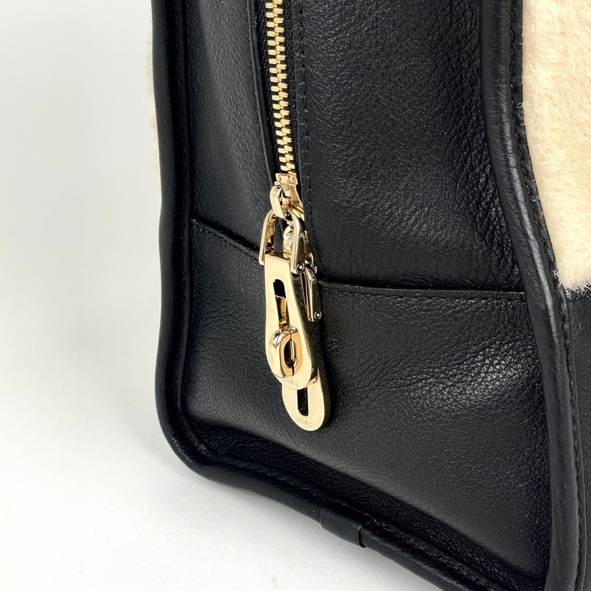 Loewe Amazona Black Ivory Leather Handbag (Pre-Owned)