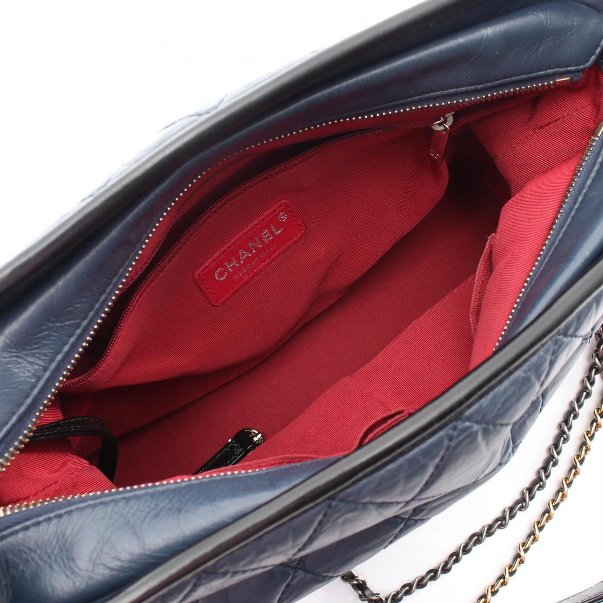 Chanel Black Navy Leather Handbag Shoulder Bag (Pre-Owned)