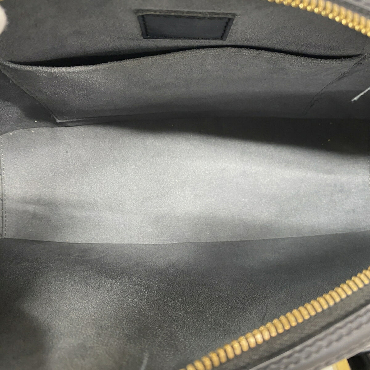 Louis Vuitton Noir Handbag (Pre-Owned)