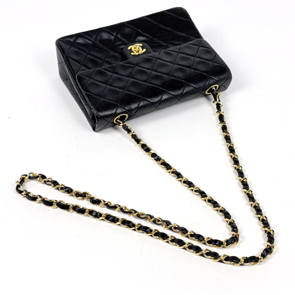 Chanel Black Leather Shoulder Bag (Pre-Owned)