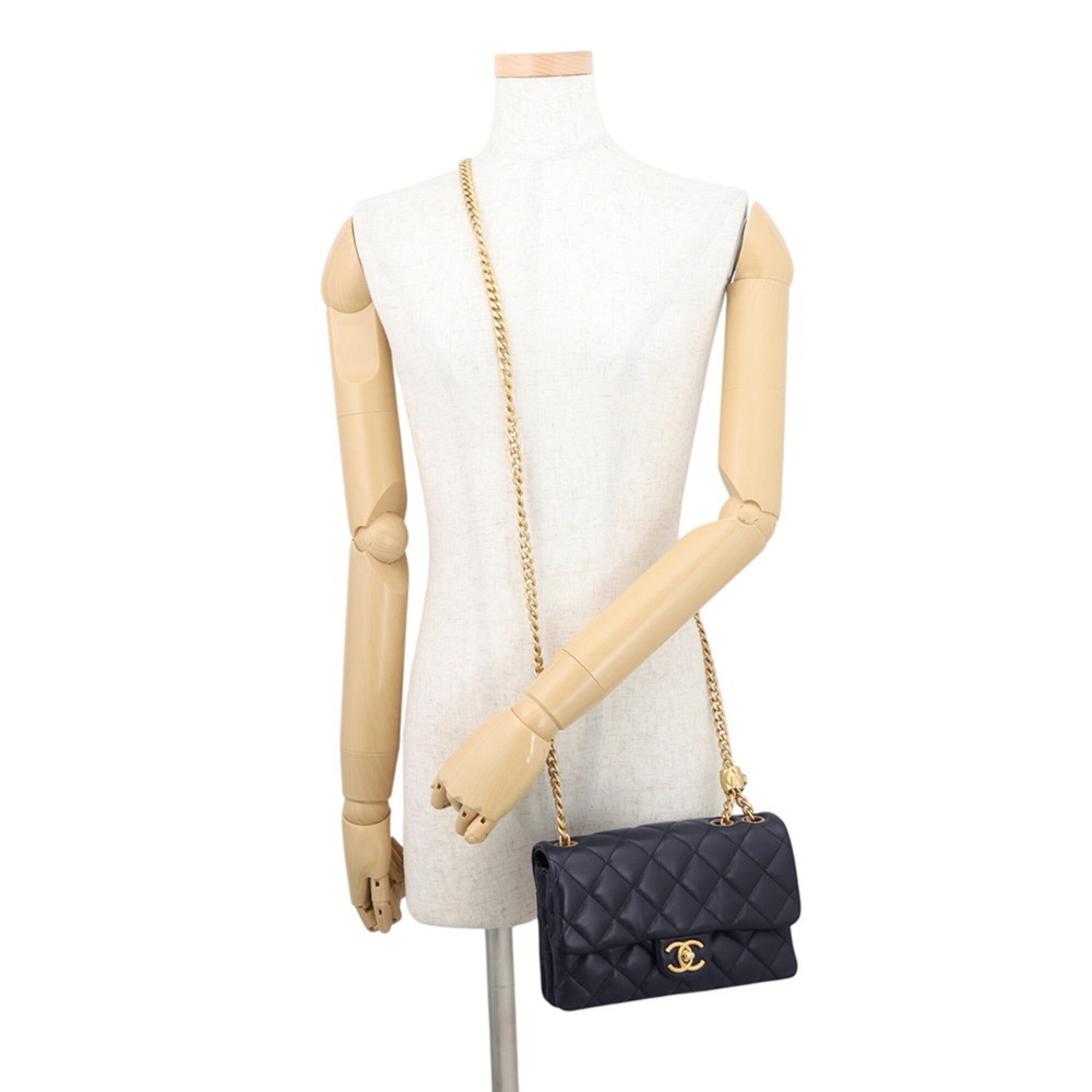Chanel Navy Leather Handbag Shoulder Bag (Pre-Owned)