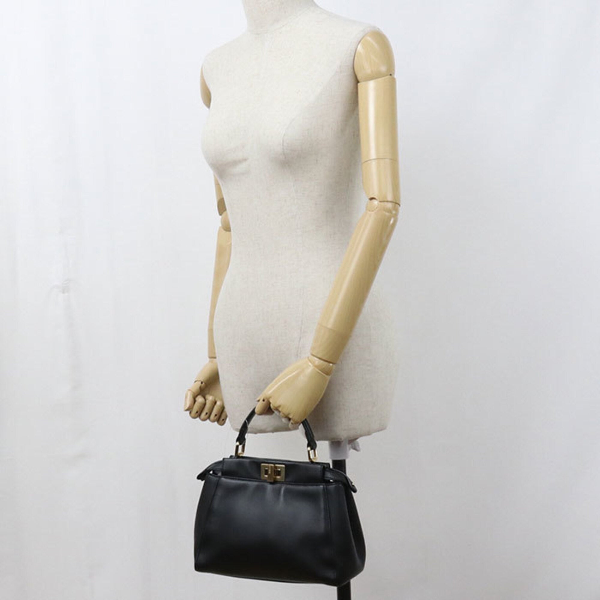 Fendi Black Leather Handbag (Pre-Owned)