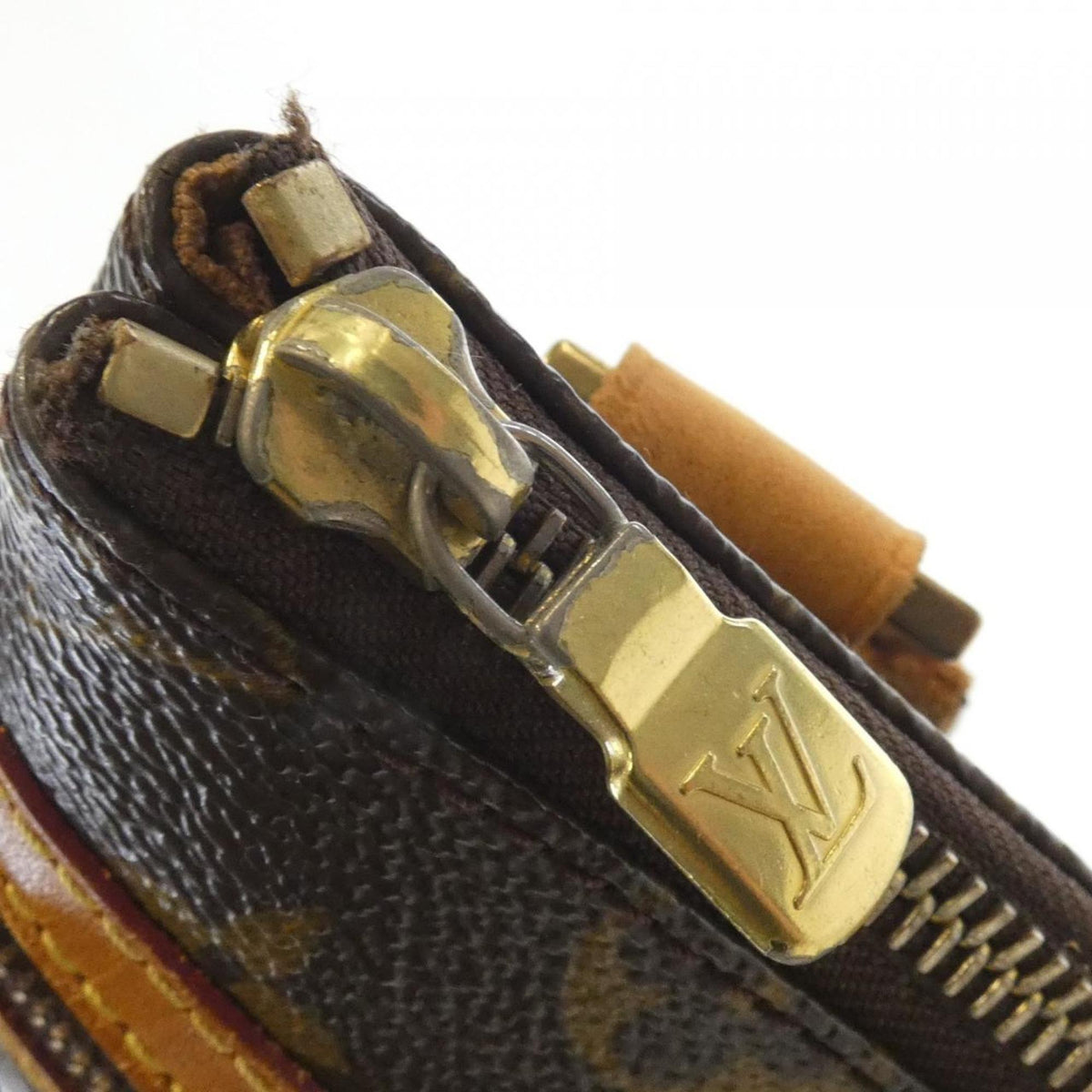 Louis Vuitton Marron Coated Canvas Pochette Shoulder Bag (Pre-Owned)