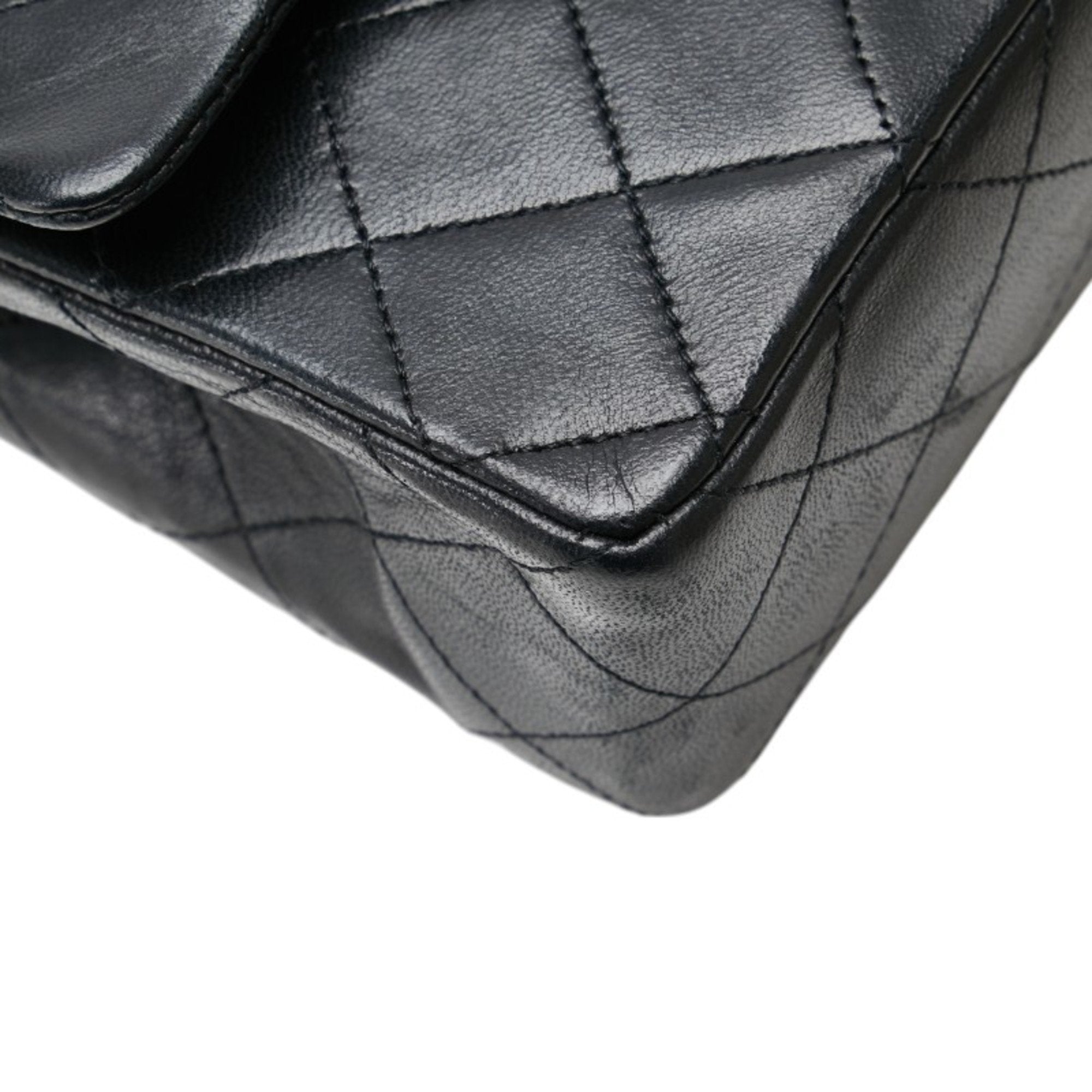 Chanel Matelasse Black Leather Shoulder Bag (Pre-Owned)