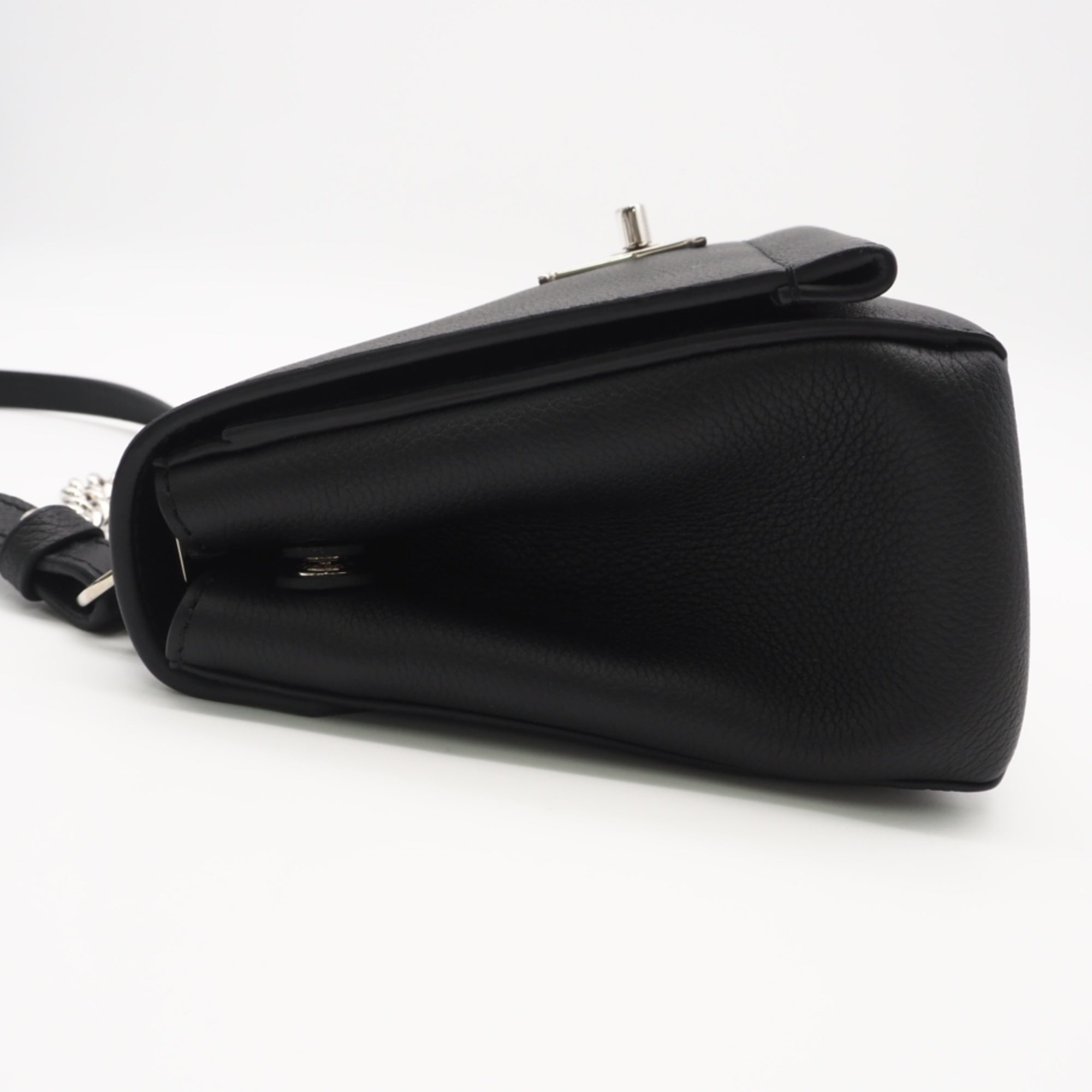 Louis Vuitton Black Leather Shoulder Bag (Pre-Owned)