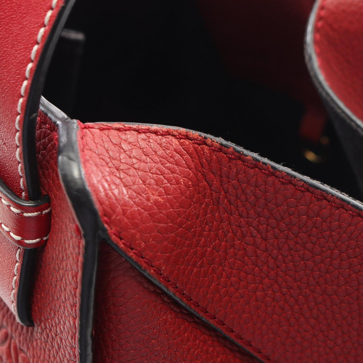 Loewe Red Color Leather Handbag (Pre-Owned)