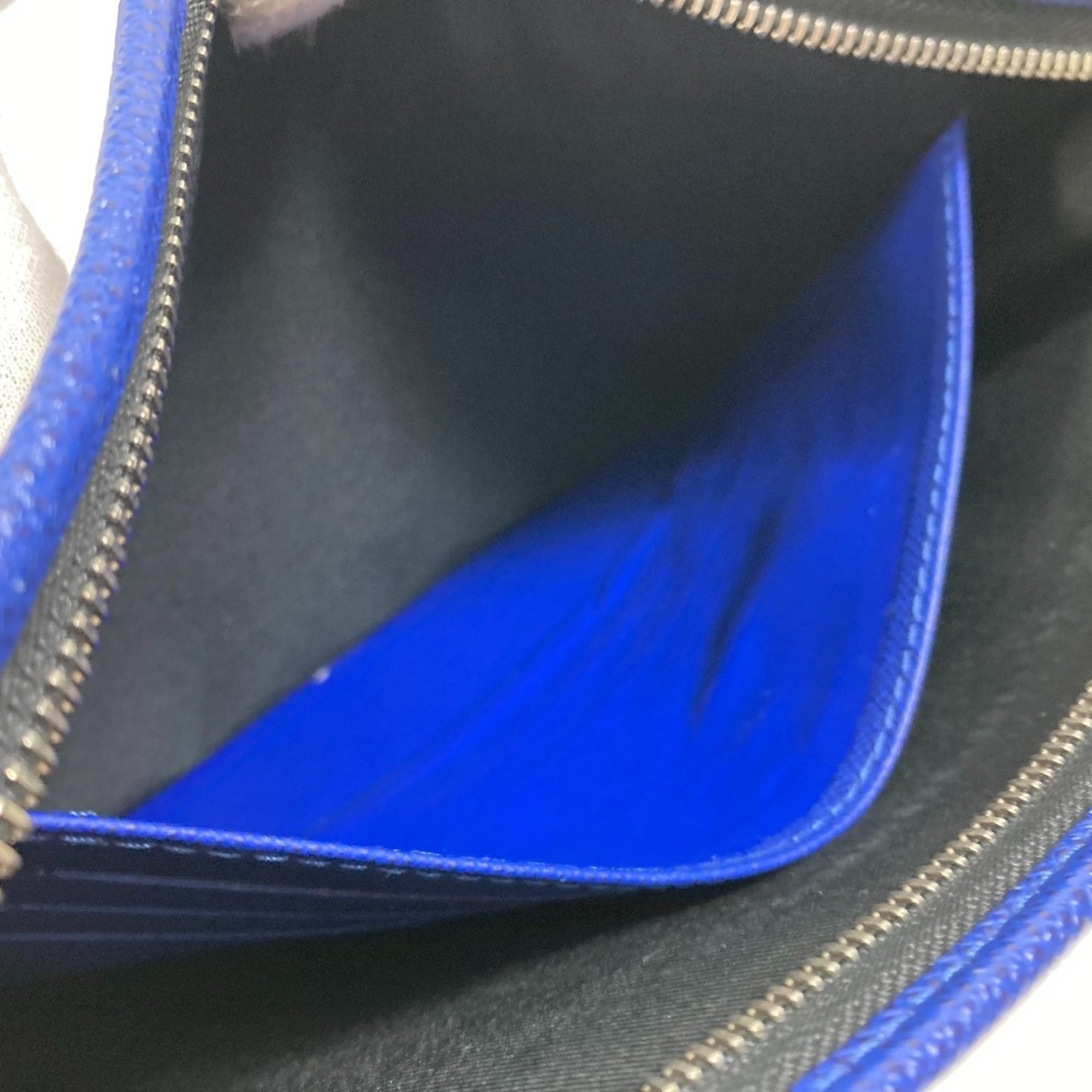 Louis Vuitton Taiga Blue Taiga Leather Pouch (Pre-Owned)