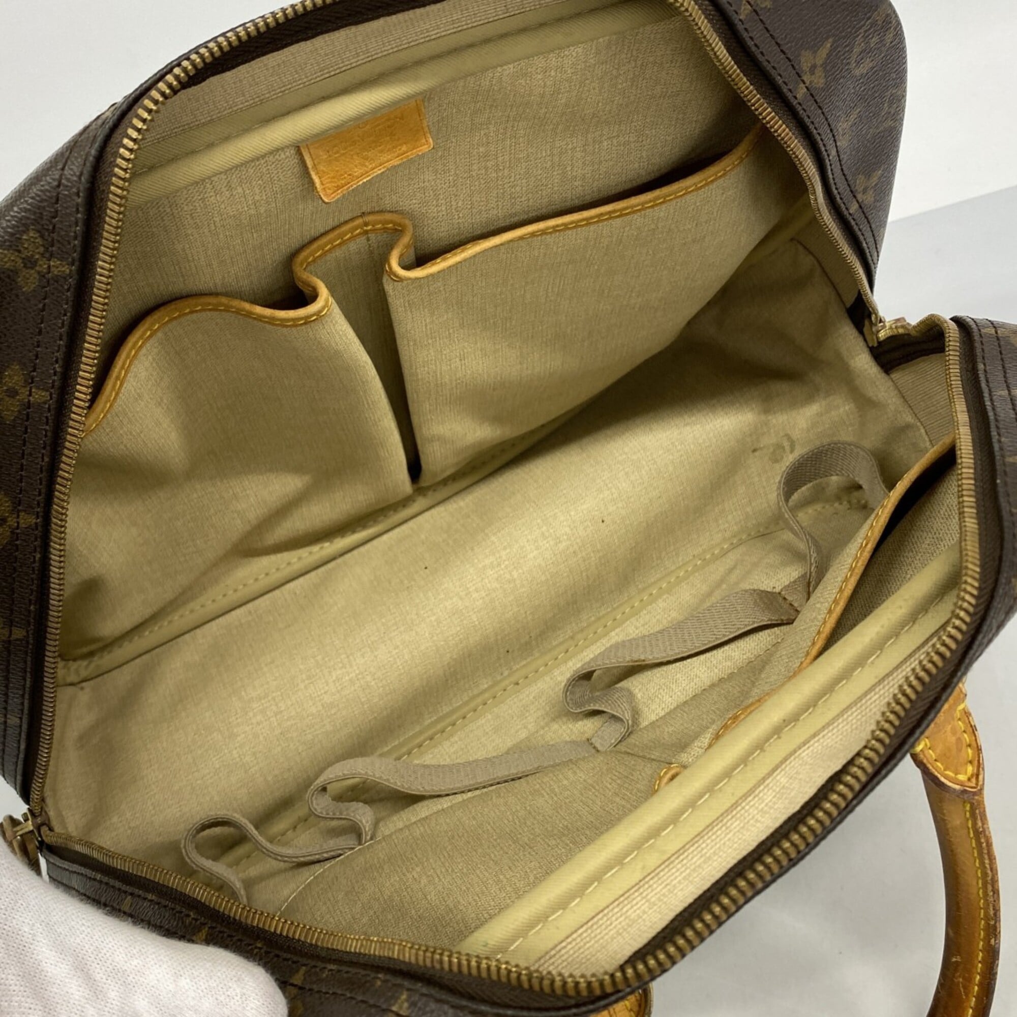 Louis Vuitton Brown Handbag (Pre-Owned)