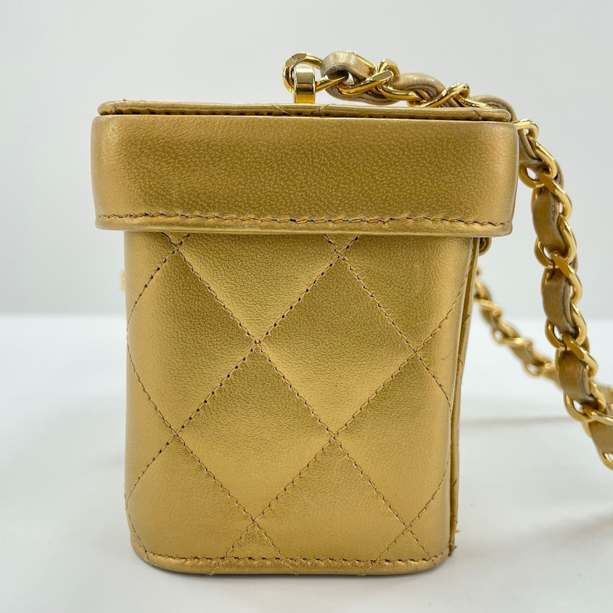 Chanel Gold Shoulder Bag (Pre-Owned)