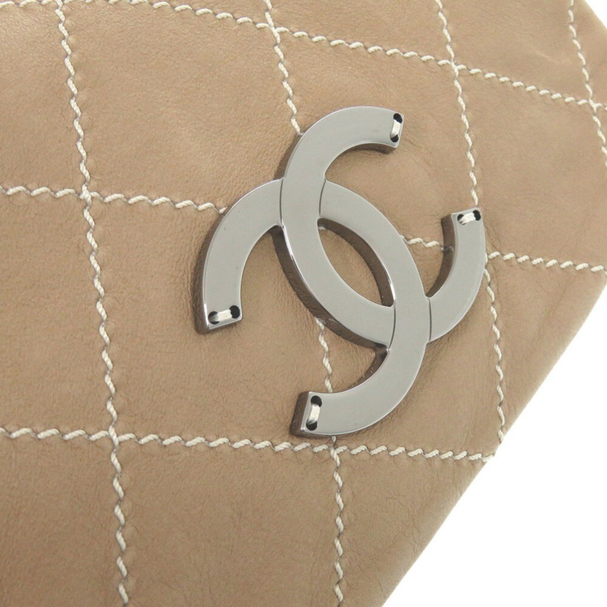 Chanel Beige Leather Shoulder Bag (Pre-Owned)