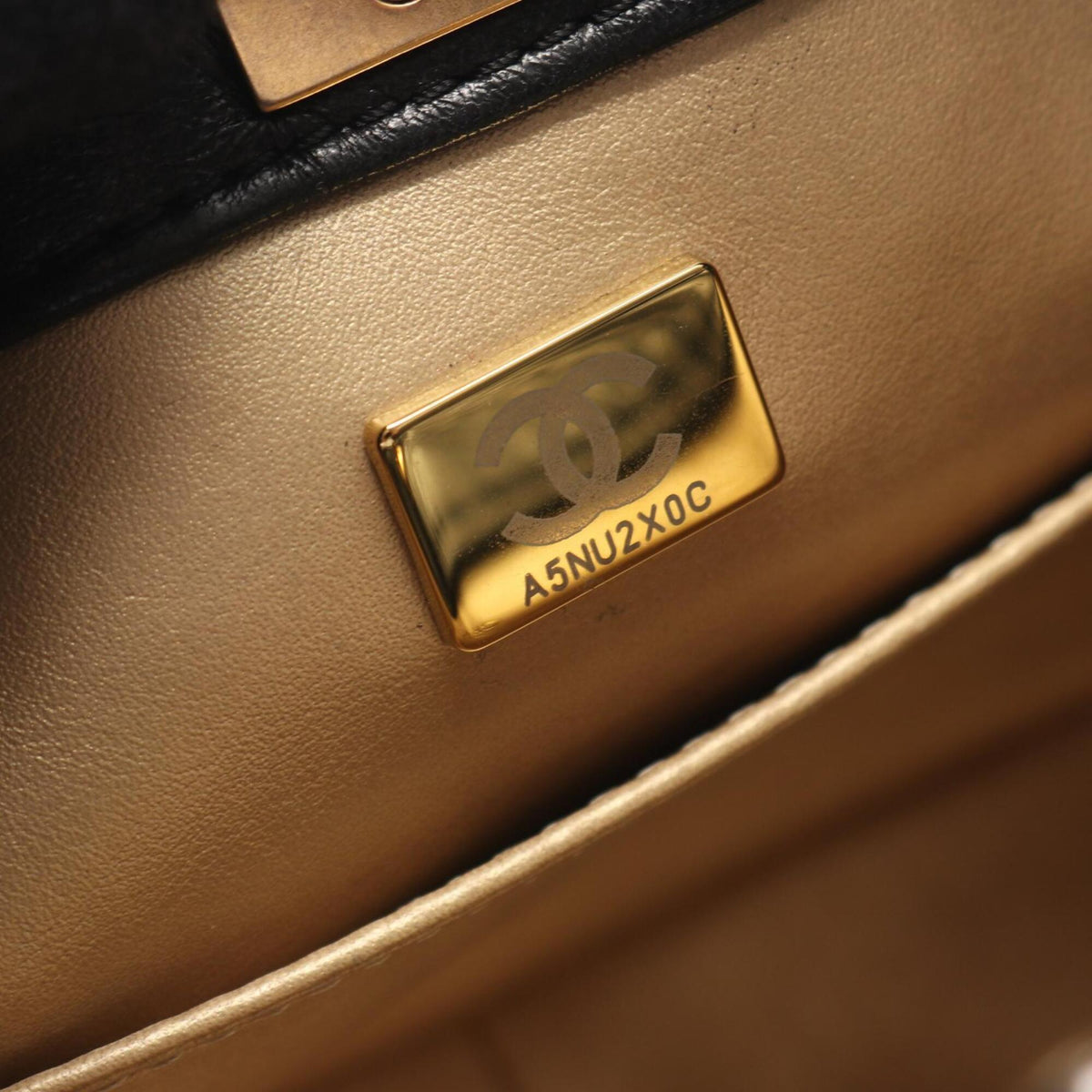 Chanel Black Leather Handbag Shoulder Bag (Pre-Owned)