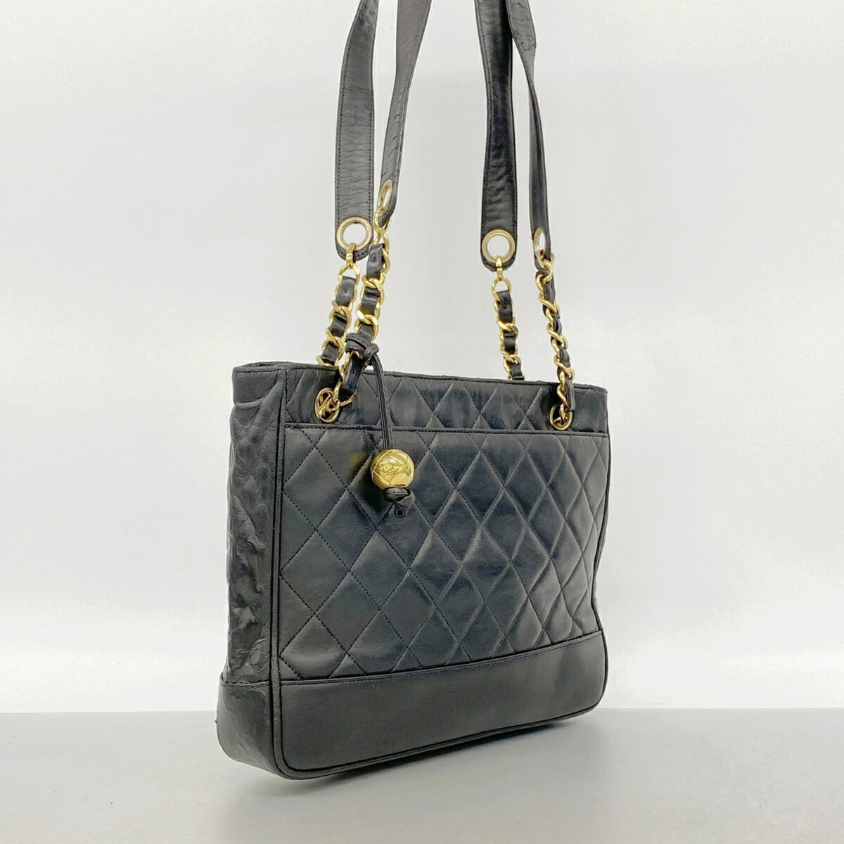 Chanel Black Leather Tote Bag (Pre-Owned)