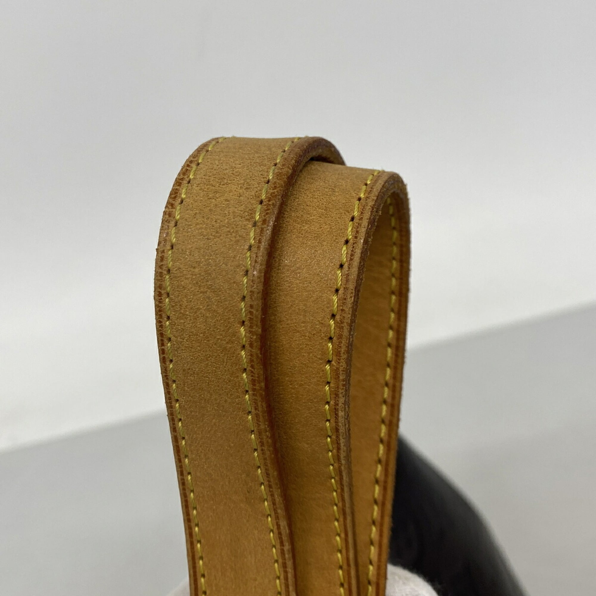 Louis Vuitton Amarante Shoulder Bag (Pre-Owned)