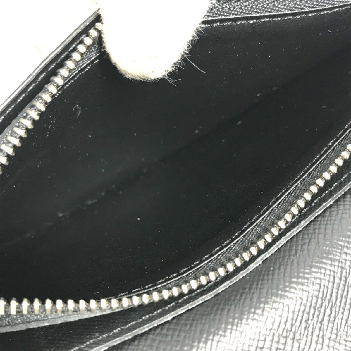 Louis Vuitton Taiga Ardoise Black Taiga Leather Long Wallet (Bi-Fold) (Pre-Owned)