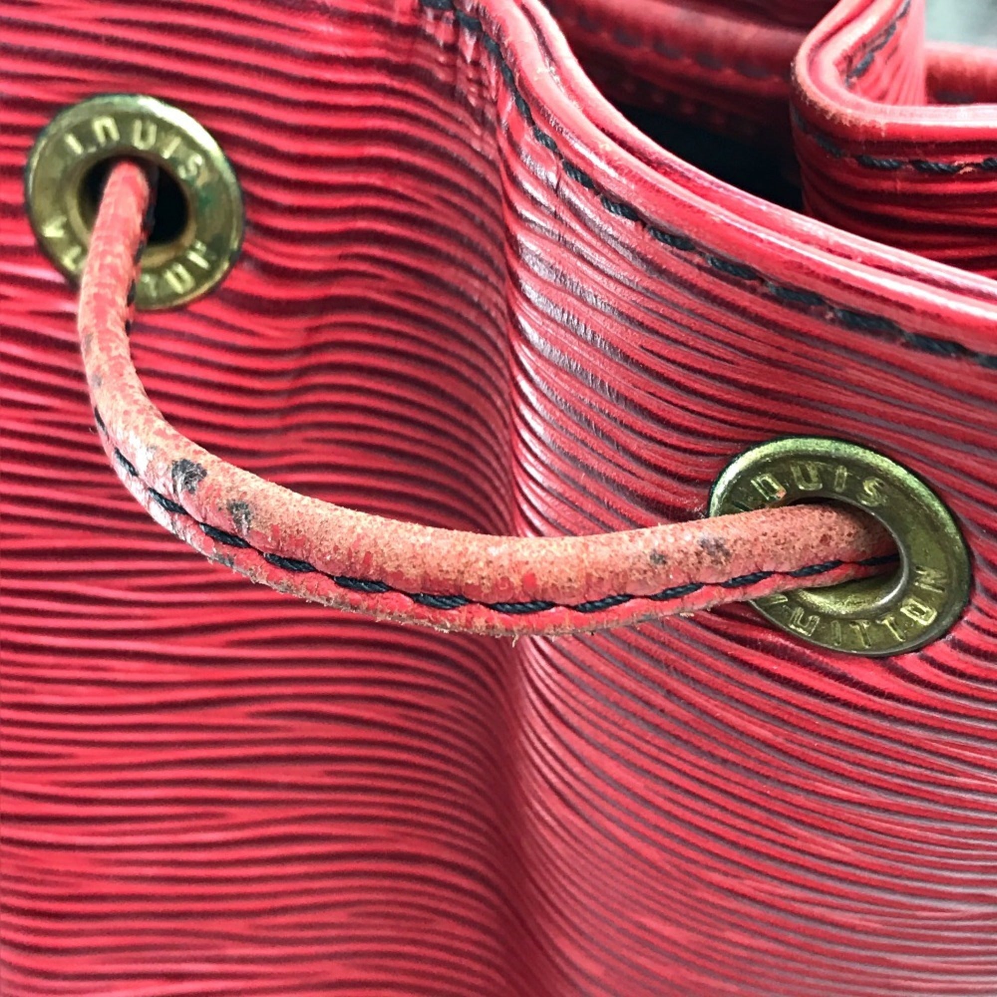 Louis Vuitton Castilian Red Red Color Epi Leather Shoulder Bag (Pre-Owned)