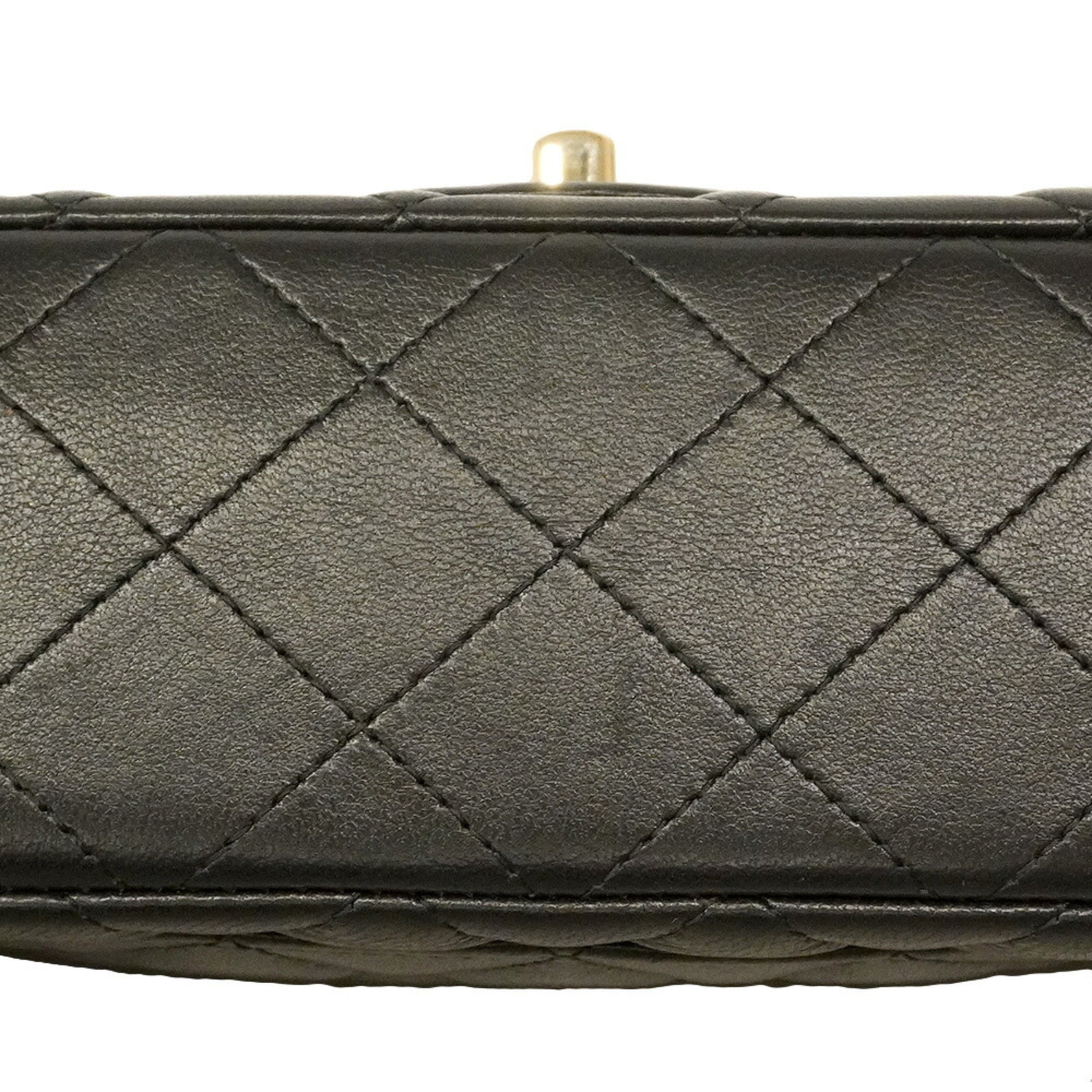 Chanel Black Leather Shoulder Bag (Pre-Owned)