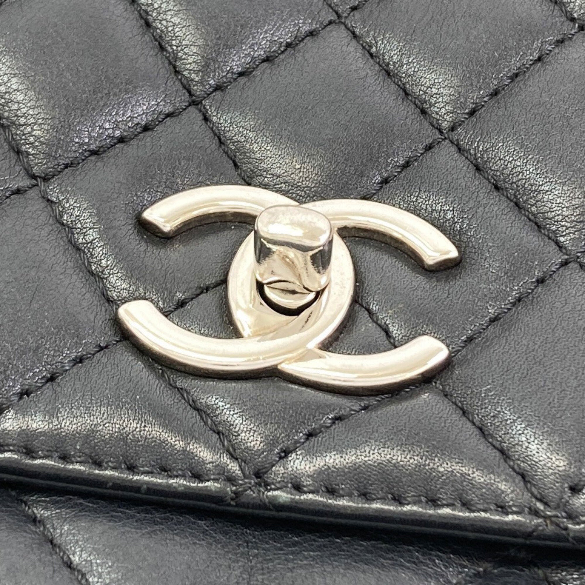 Chanel Black Leather Shoulder Bag (Pre-Owned)