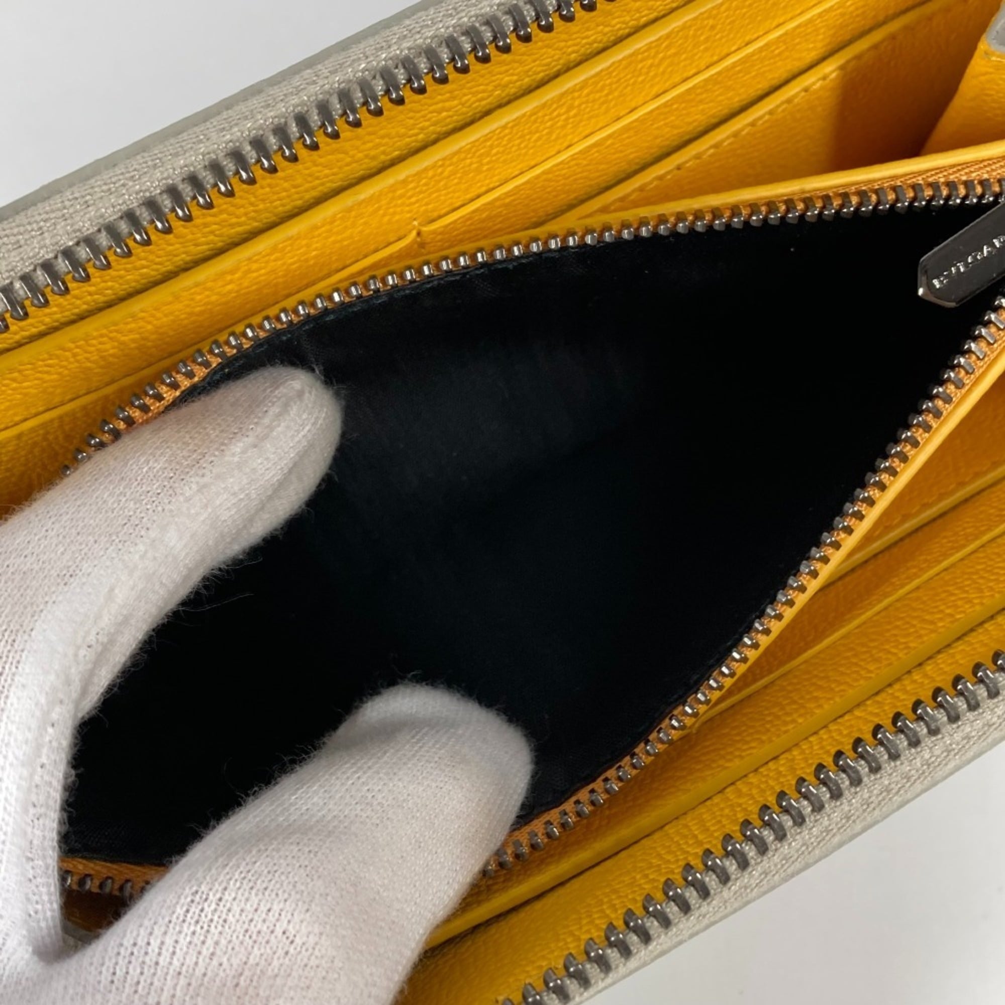 Bvlgari Ivory Leather Long Wallet (Bi-Fold) (Pre-Owned)