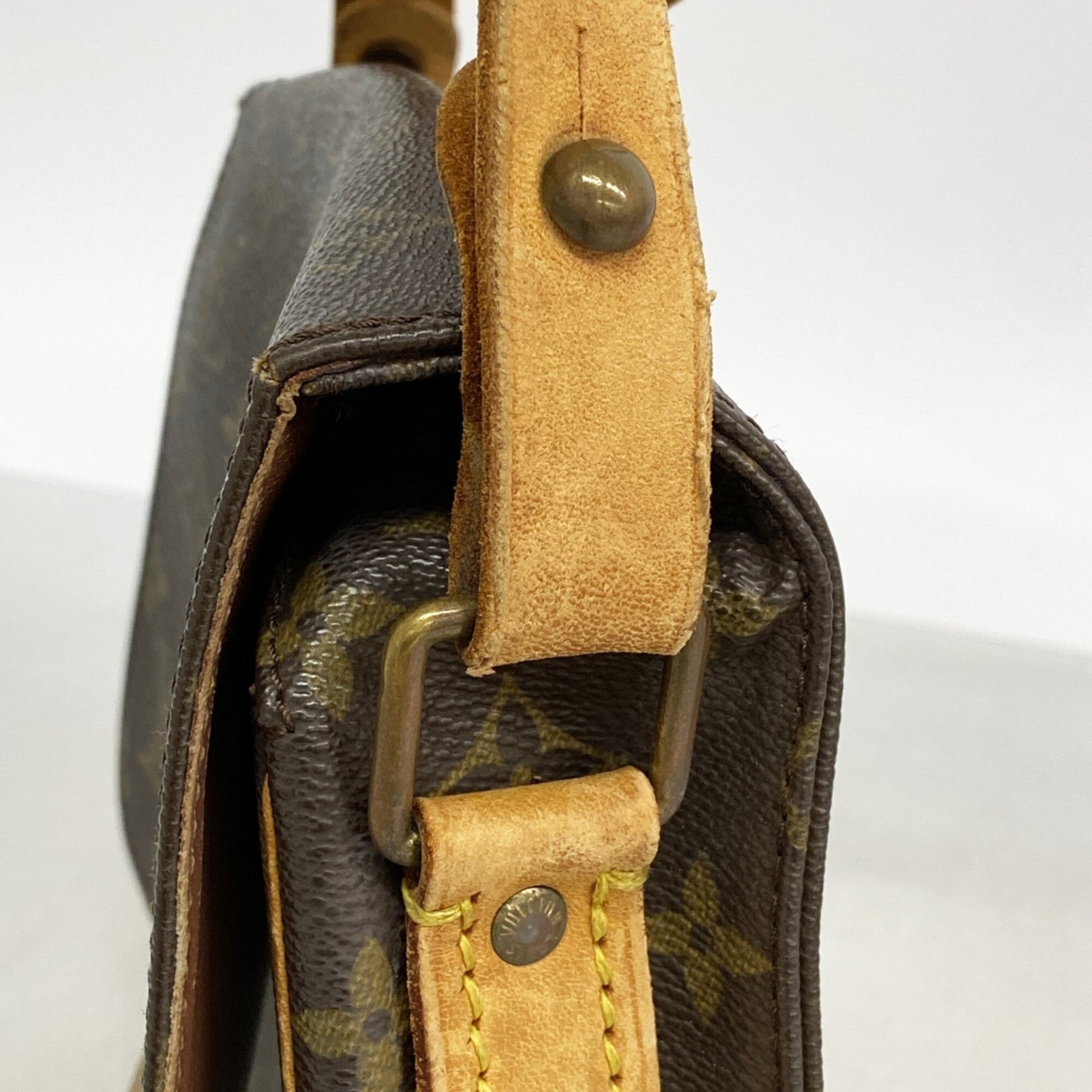 Louis Vuitton Brown Shoulder Bag (Pre-Owned)