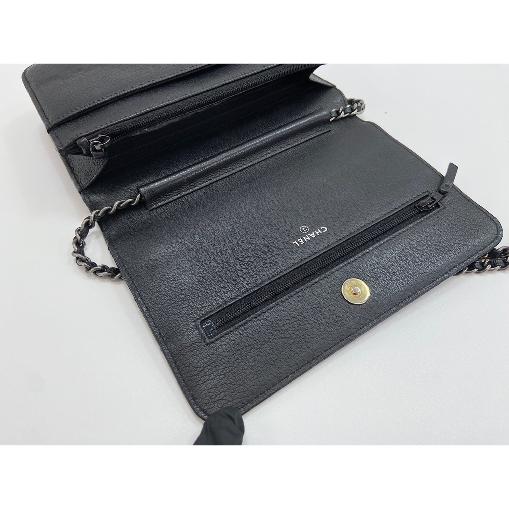 Chanel Black Shoulder Bag (Pre-Owned)