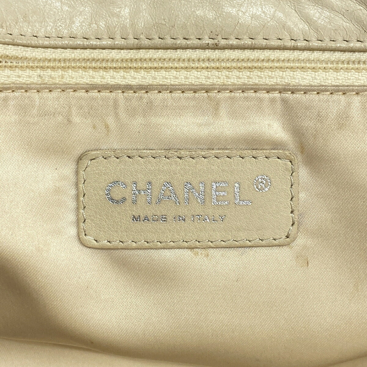 Chanel Ivory Leather Tote Bag (Pre-Owned)