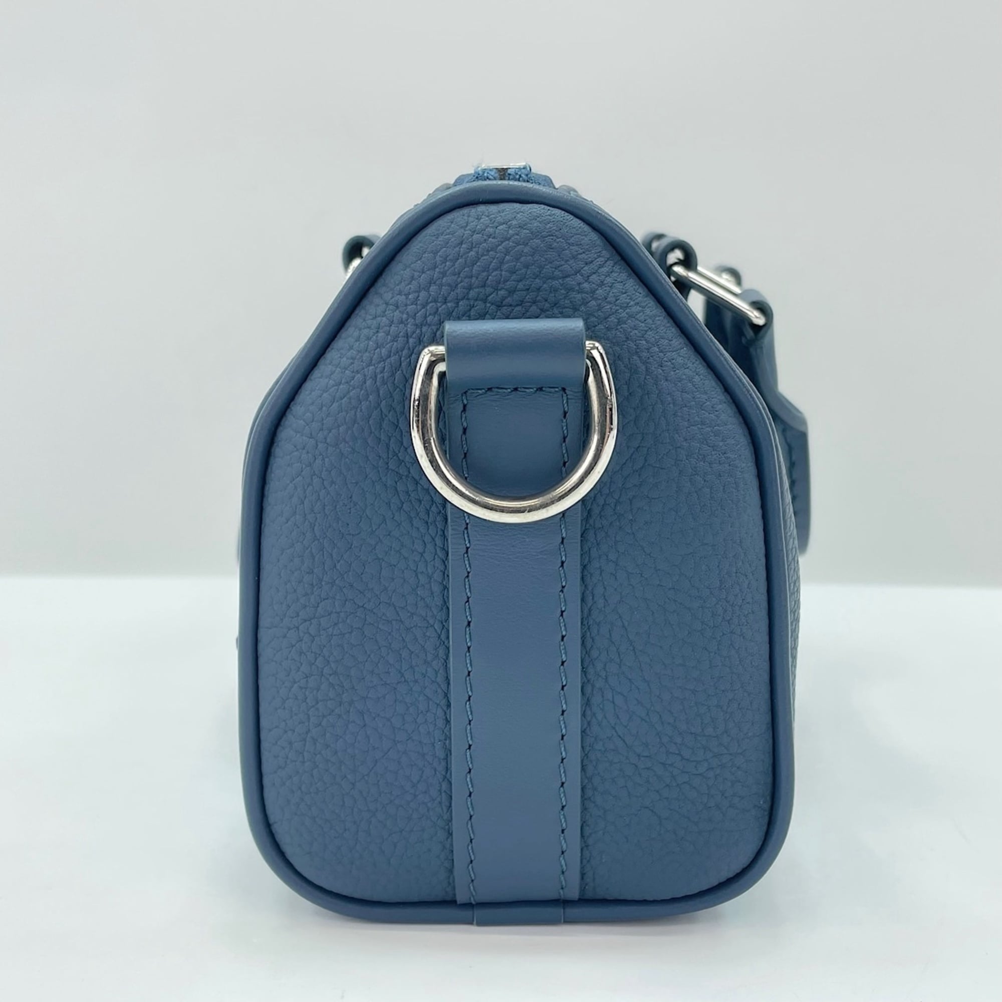 Louis Vuitton Navy Handbag (Pre-Owned)