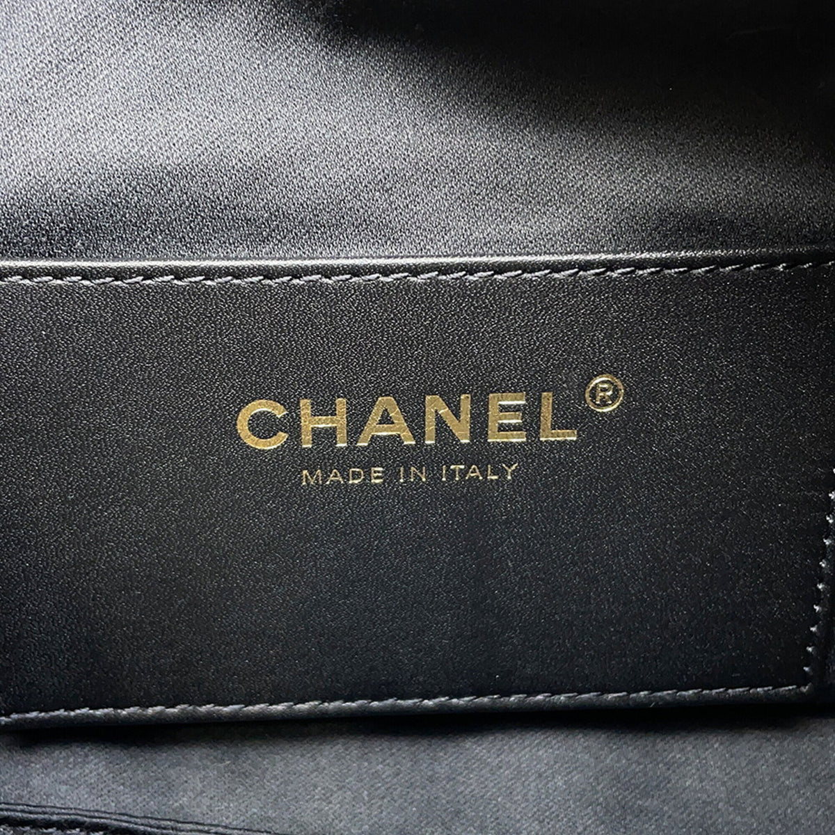 Chanel Matelasse Black Leather Handbag (Pre-Owned)
