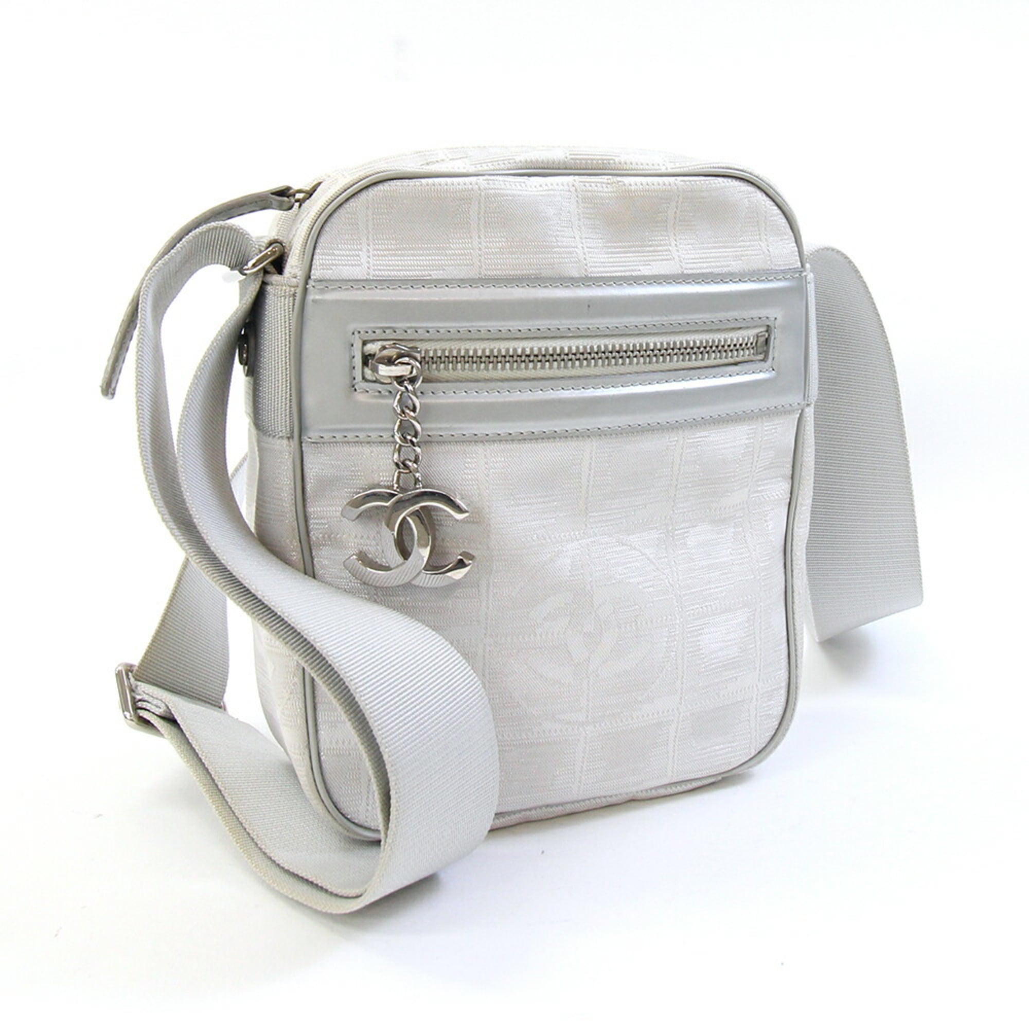 Chanel Silver Nylon Canvas Leather Pochette Shoulder Bag (Pre-Owned)