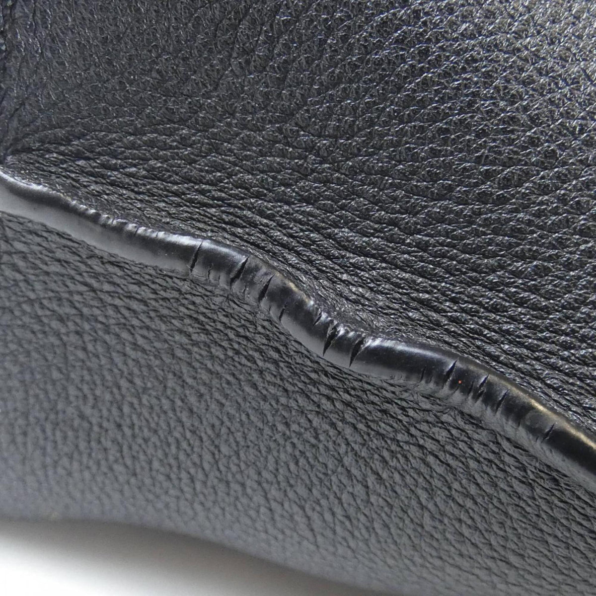 Loewe Black Leather Shoulder Bag (Pre-Owned)