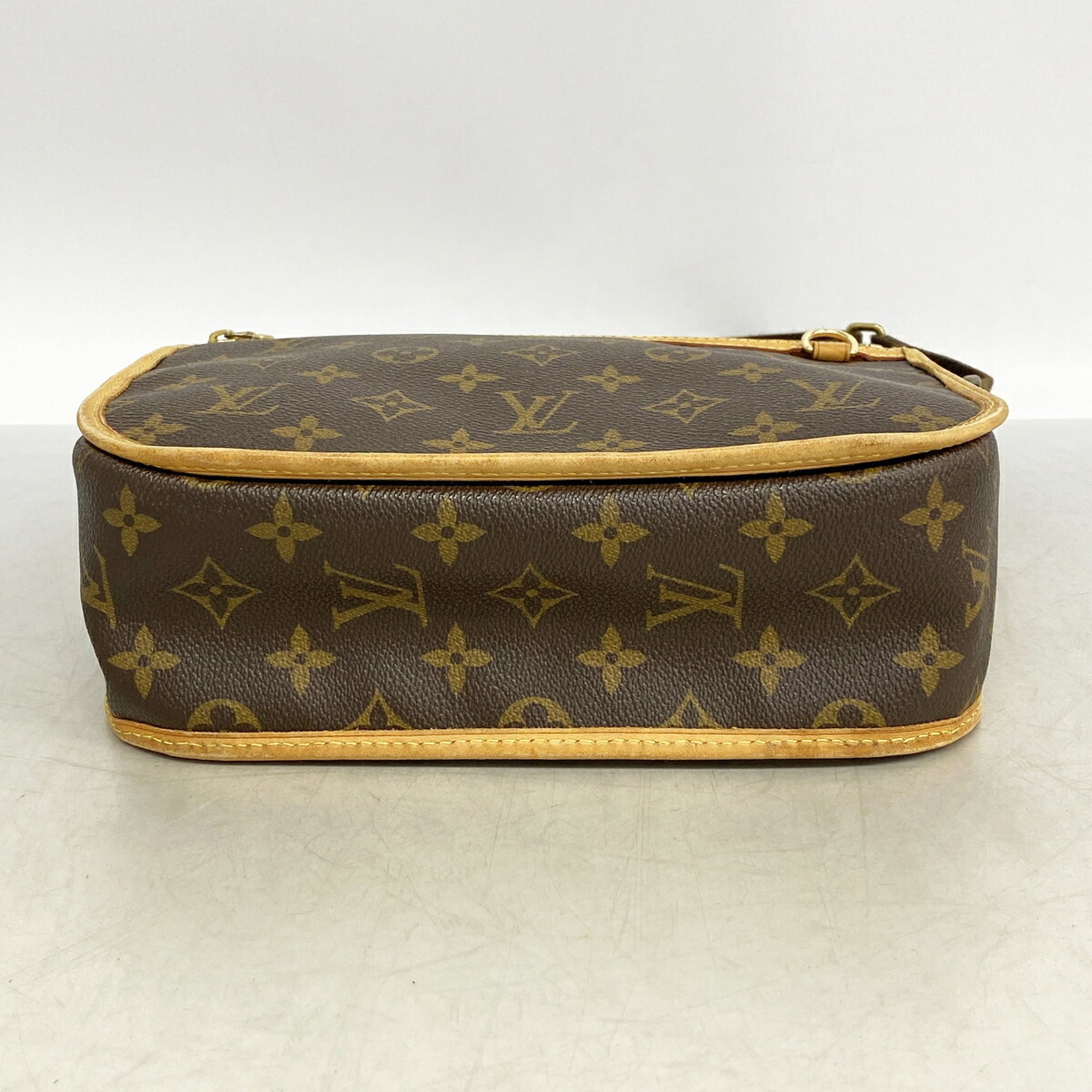 Louis Vuitton Brown Shoulder Bag (Pre-Owned)