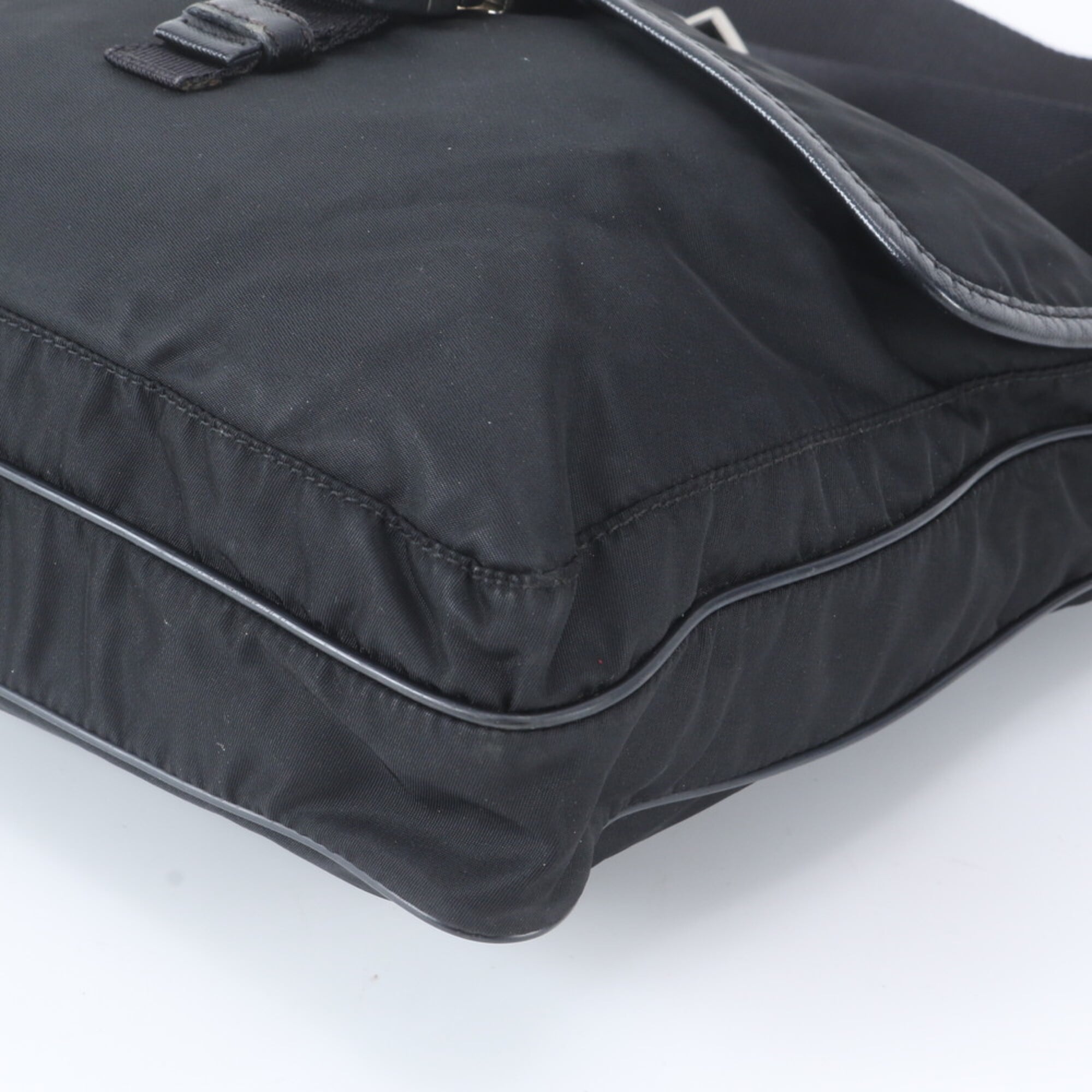 Prada Black Nylon Leather Messenger Bag Shoulder Bag (Pre-Owned)