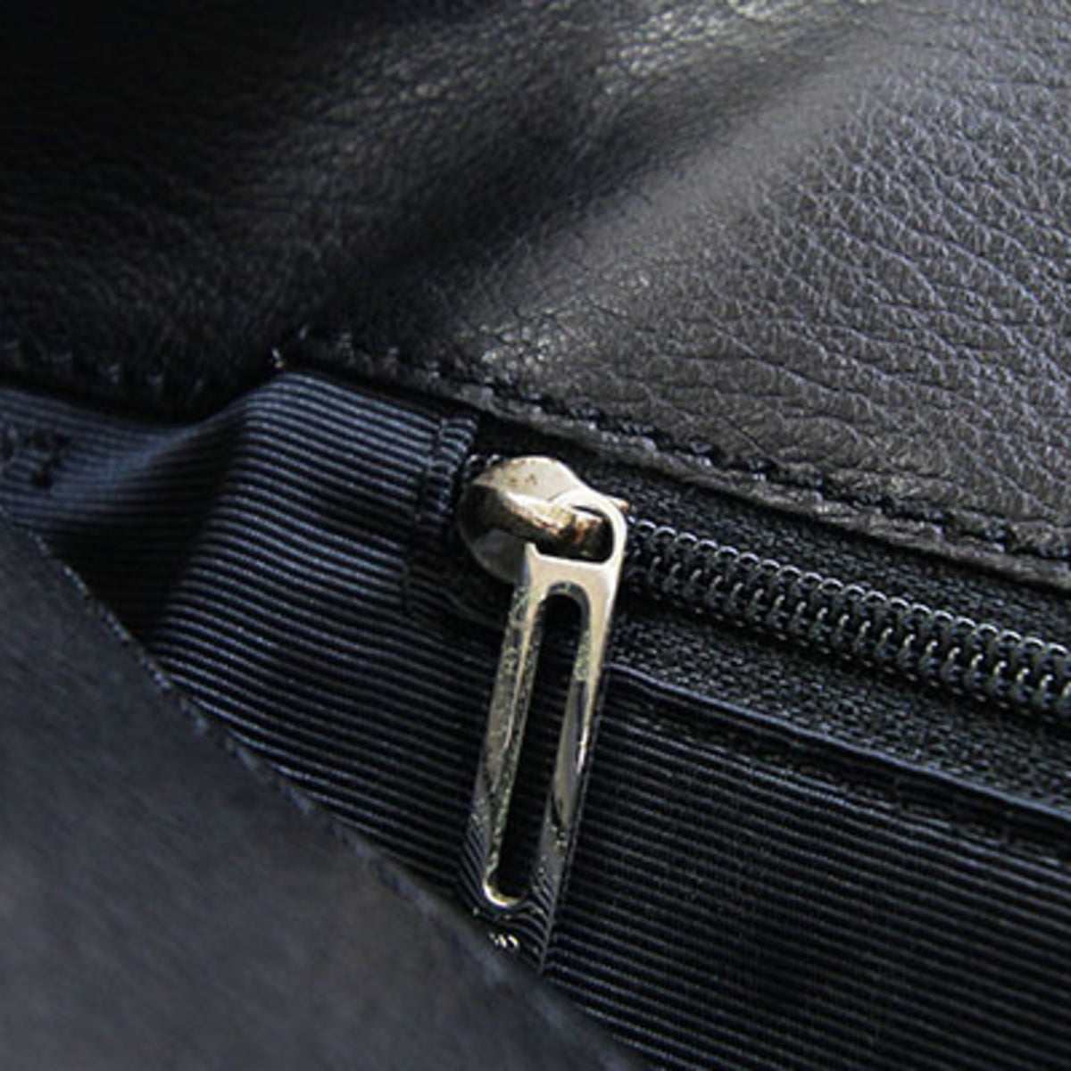 Loewe Black Leather Handbag (Pre-Owned)