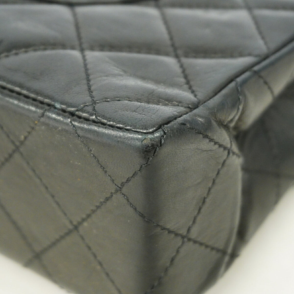 Chanel Black Leather Shoulder Bag (Pre-Owned)