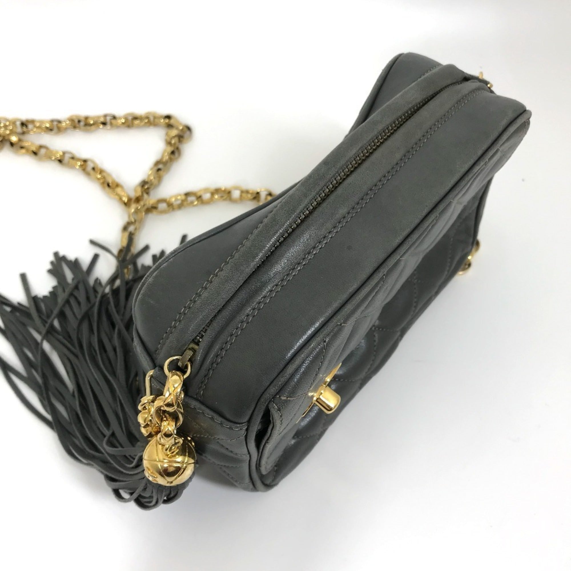 Chanel Gray Leather Shoulder Bag (Pre-Owned)