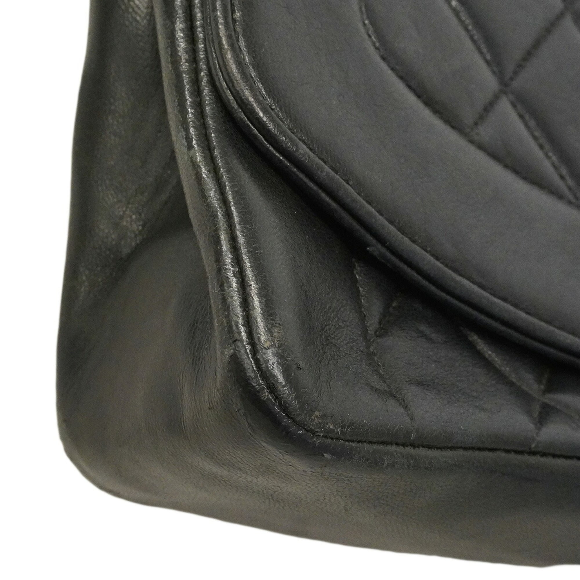 Chanel Black Leather Shoulder Bag (Pre-Owned)