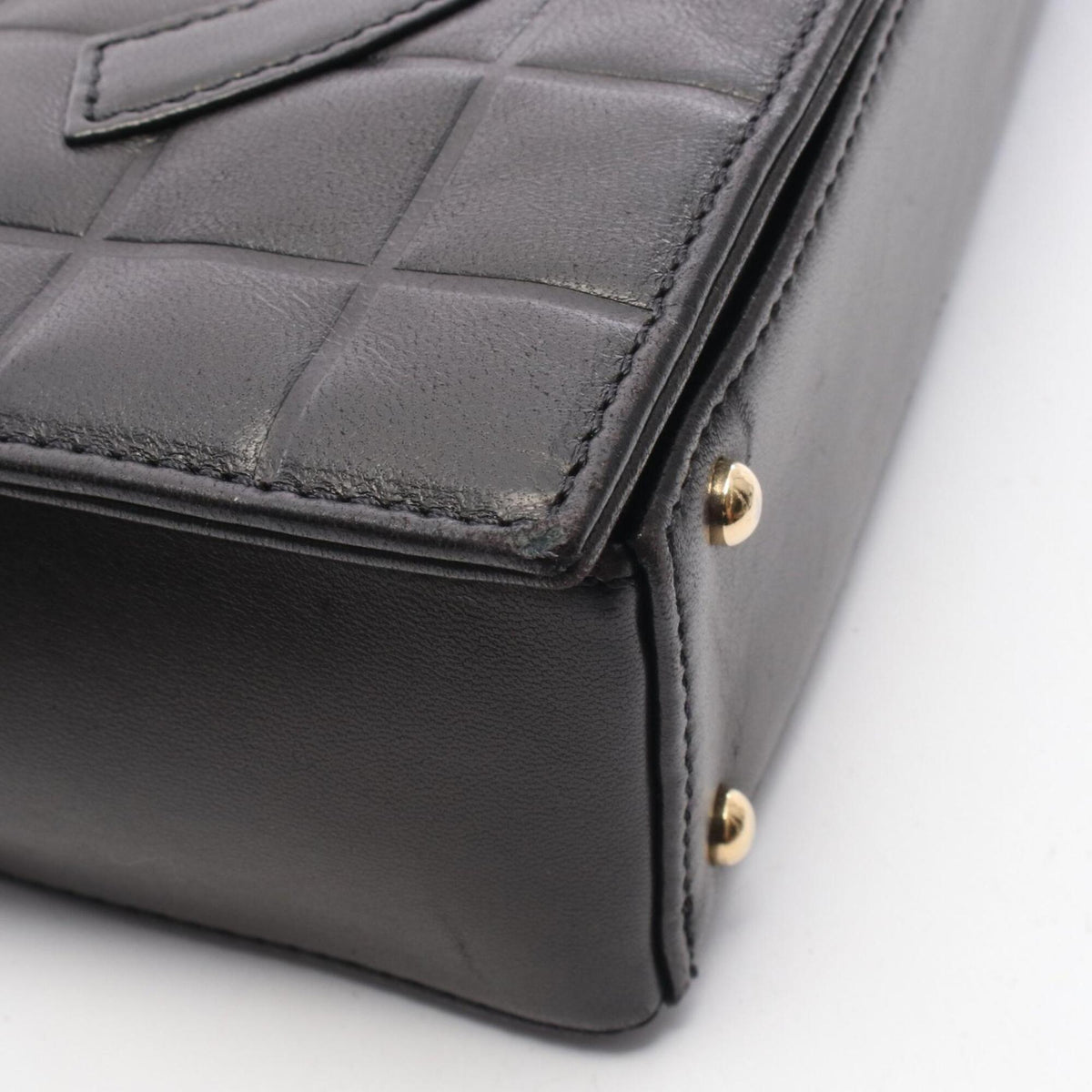 Chanel Black Leather Shoulder Bag (Pre-Owned)