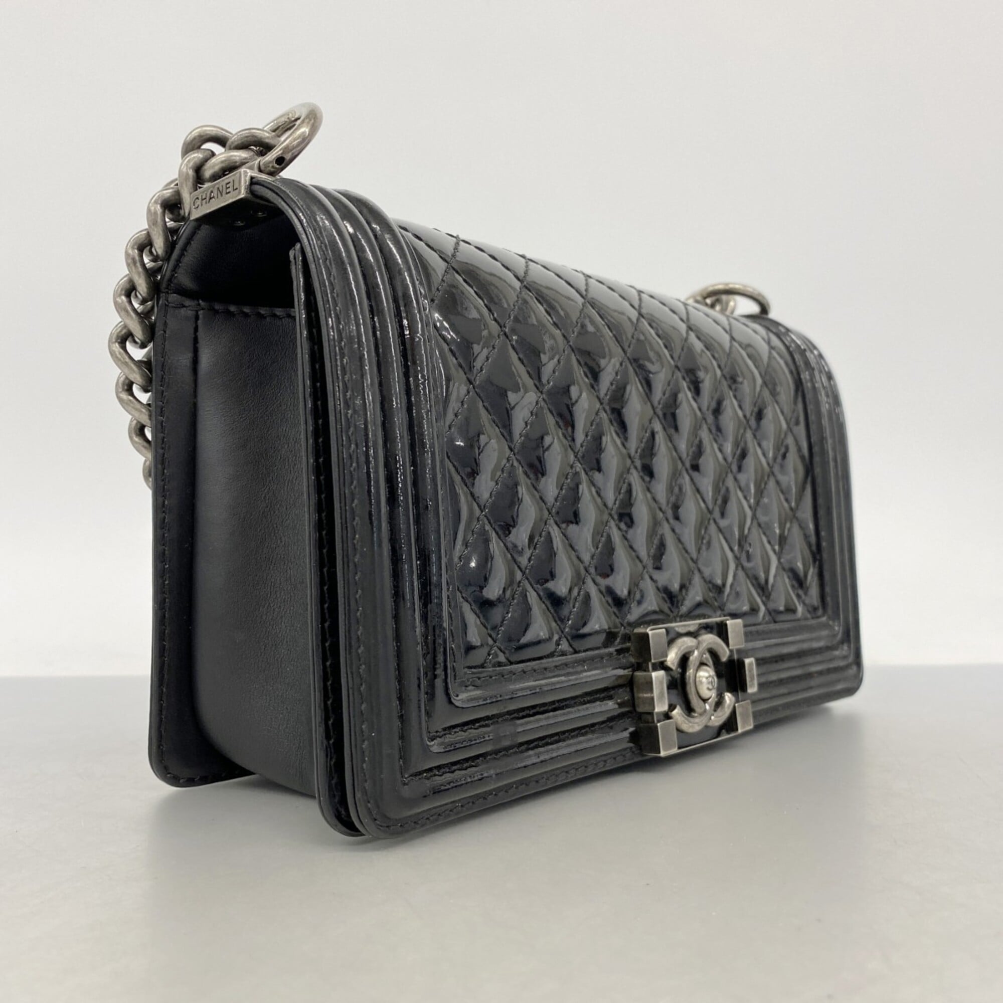 Chanel Black Patent Leather Shoulder Bag (Pre-Owned)