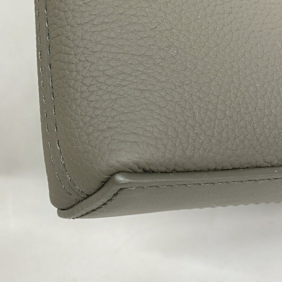 Louis Vuitton Khaki Clutch Bag (Pre-Owned)