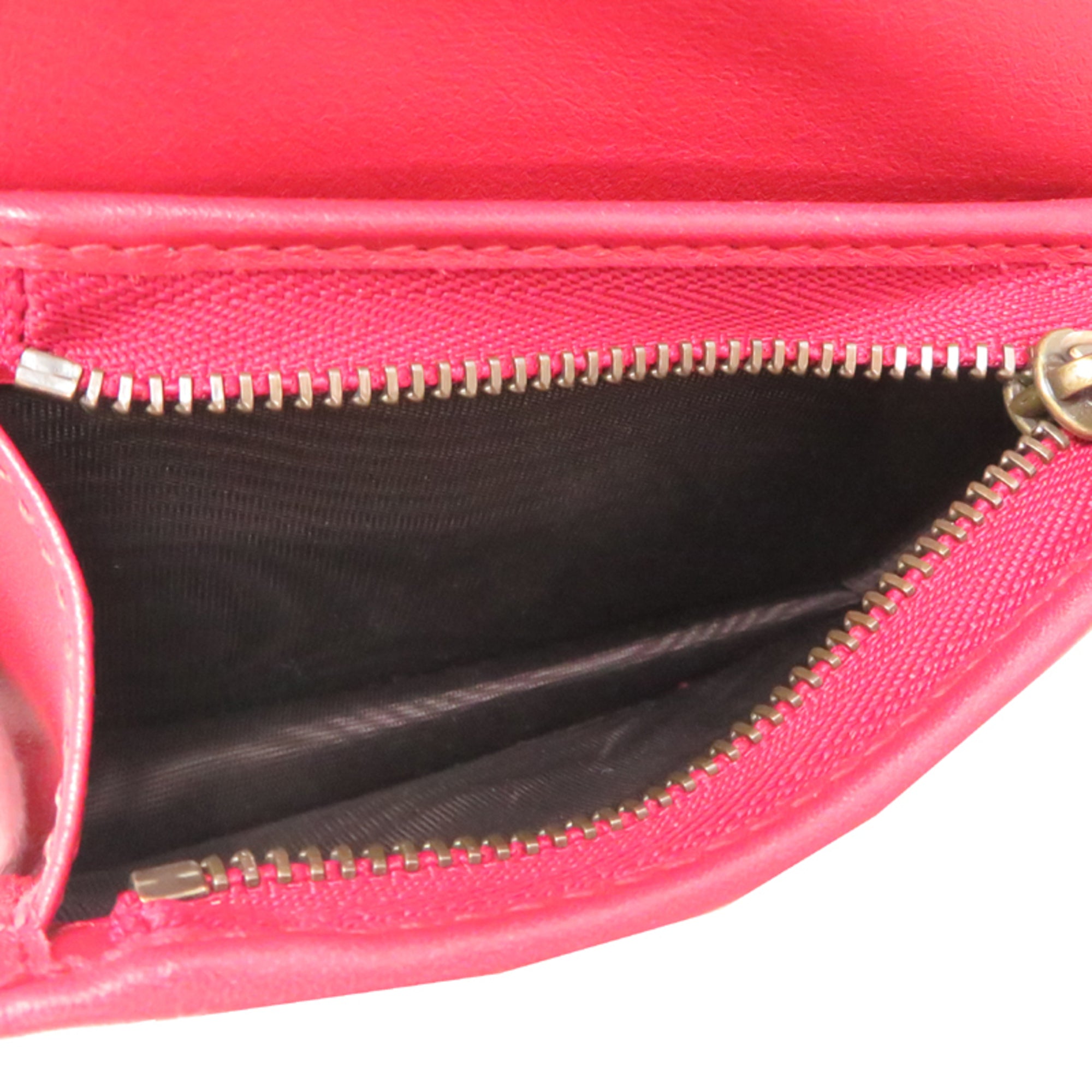 Gucci Red Color Leather Wallet (Bi-Fold) (Pre-Owned)