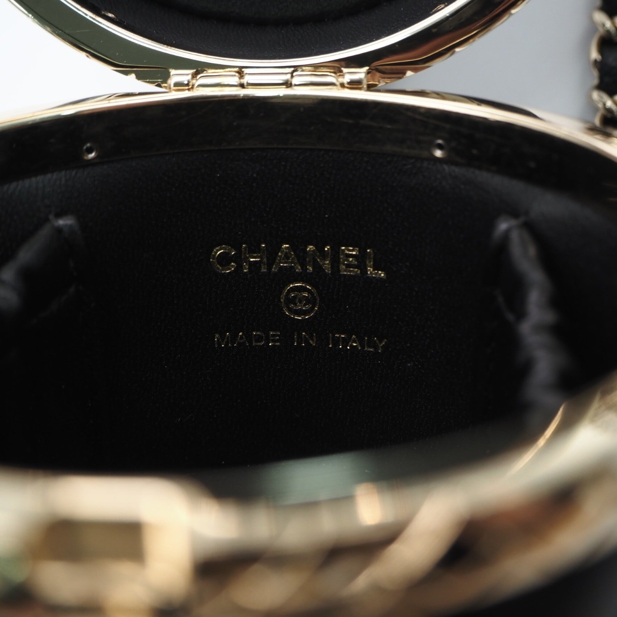 Chanel Black Shoulder Bag (Pre-Owned)