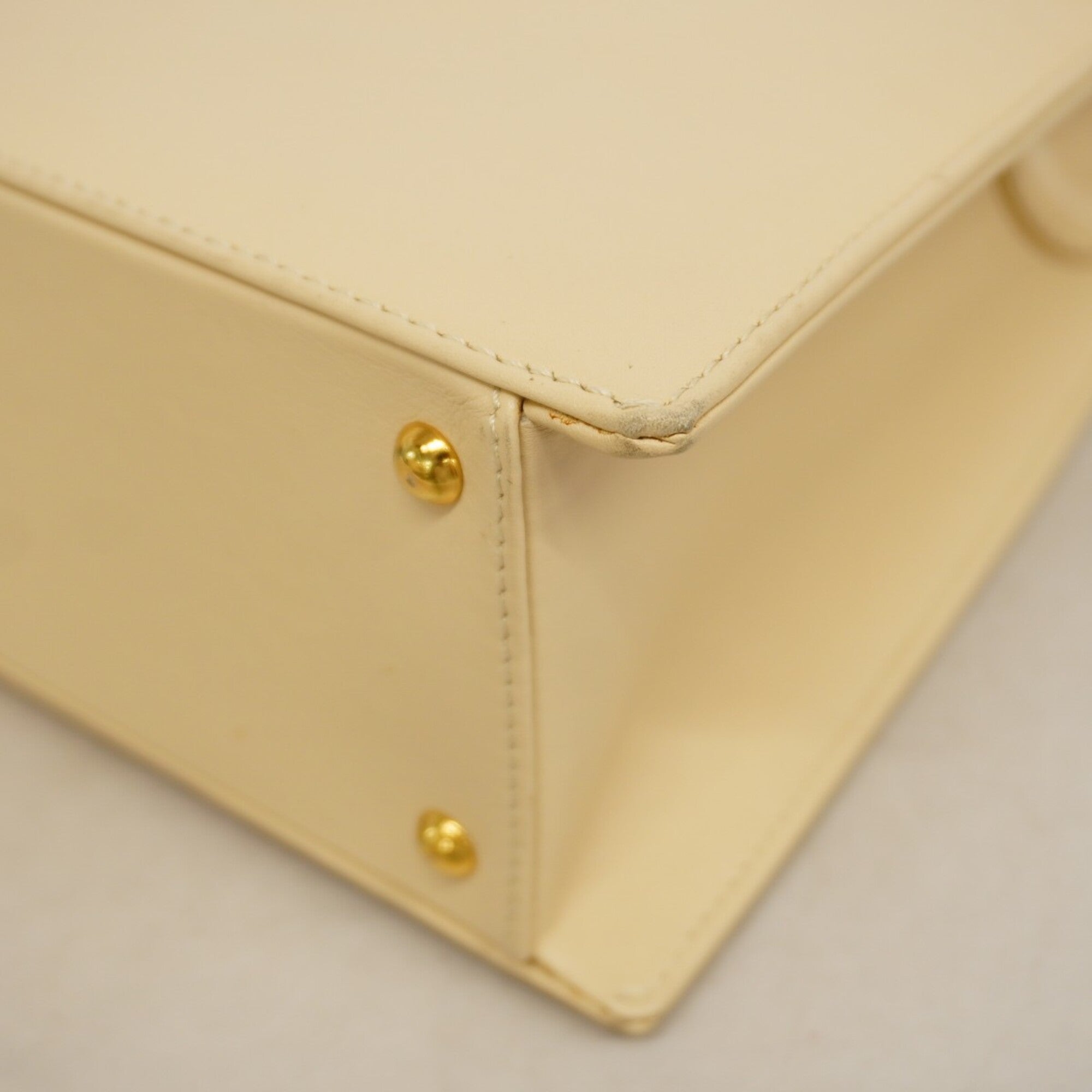 Chanel Ivory Leather Shoulder Bag (Pre-Owned)