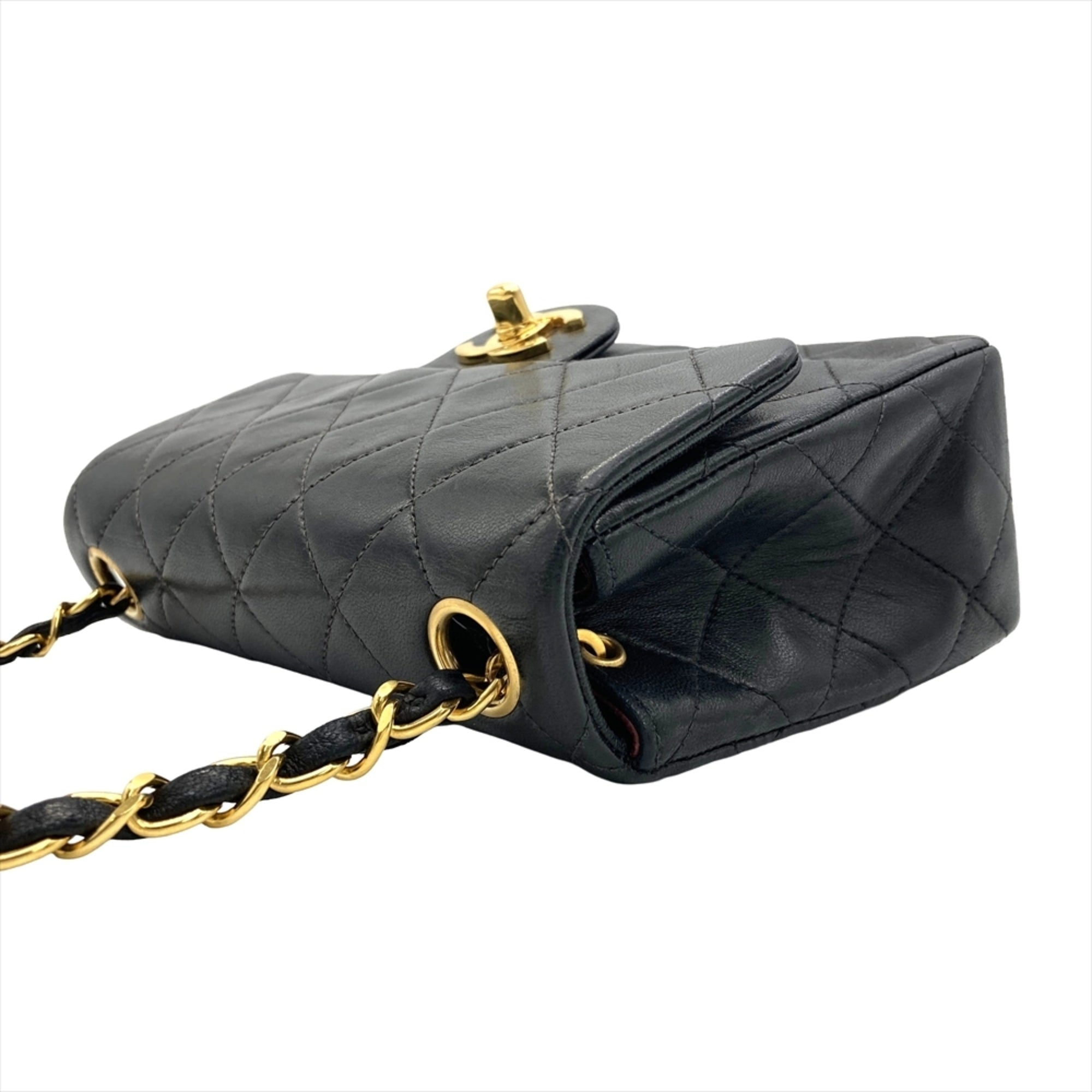 Chanel Black Leather Shoulder Bag (Pre-Owned)