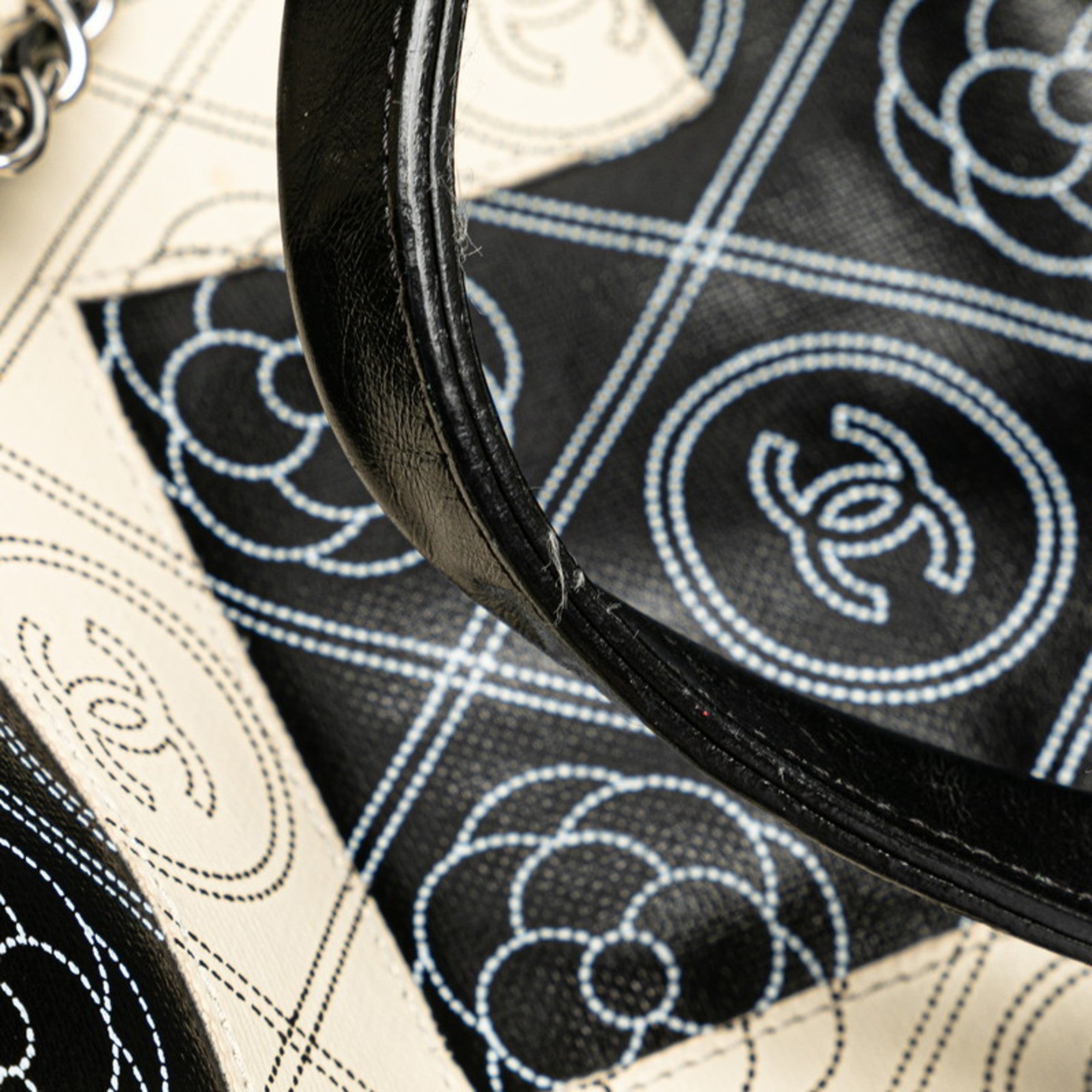 Chanel Black White Leather Handbag Tote Bag (Pre-Owned)