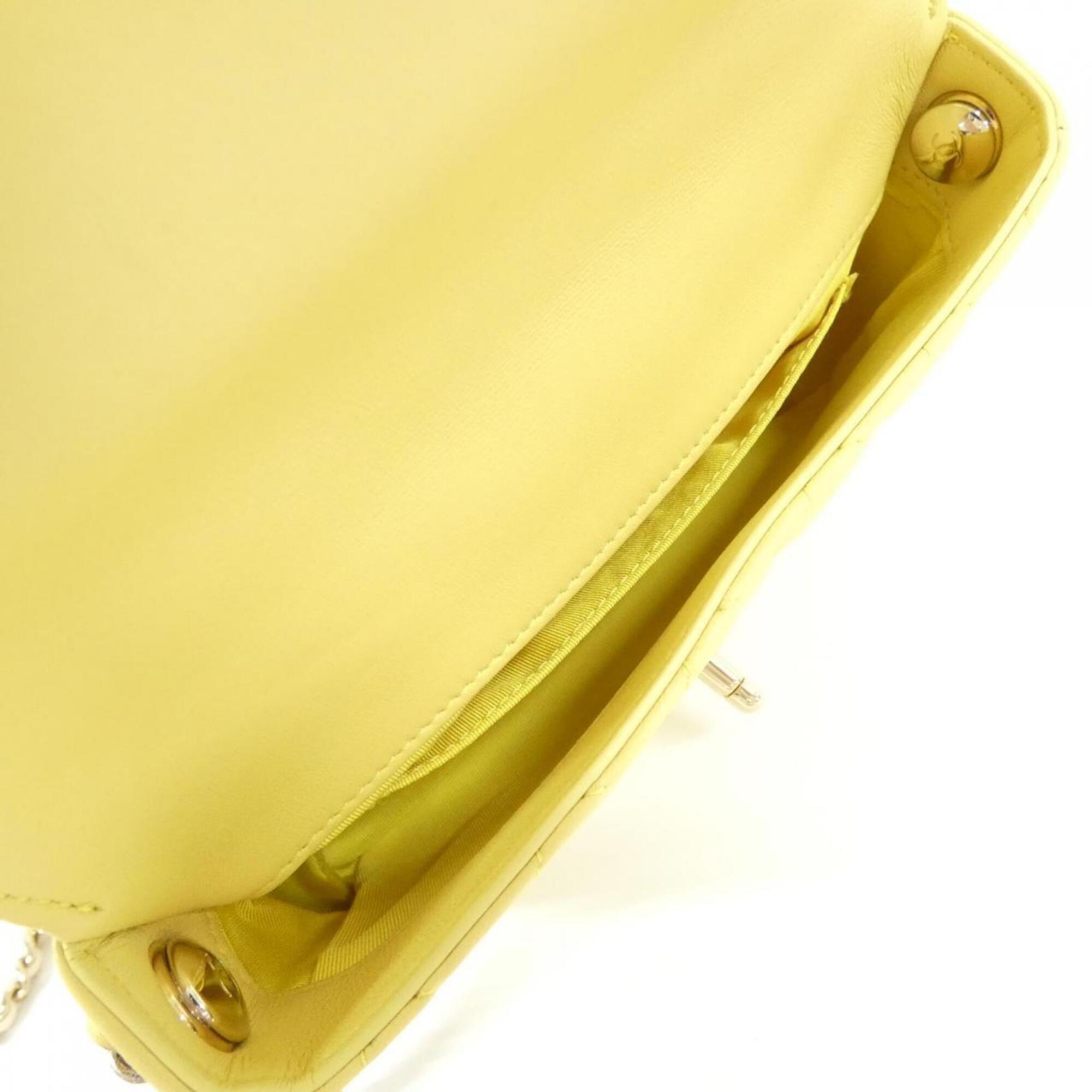 Chanel White Yellow Leather Shoulder Bag (Pre-Owned)